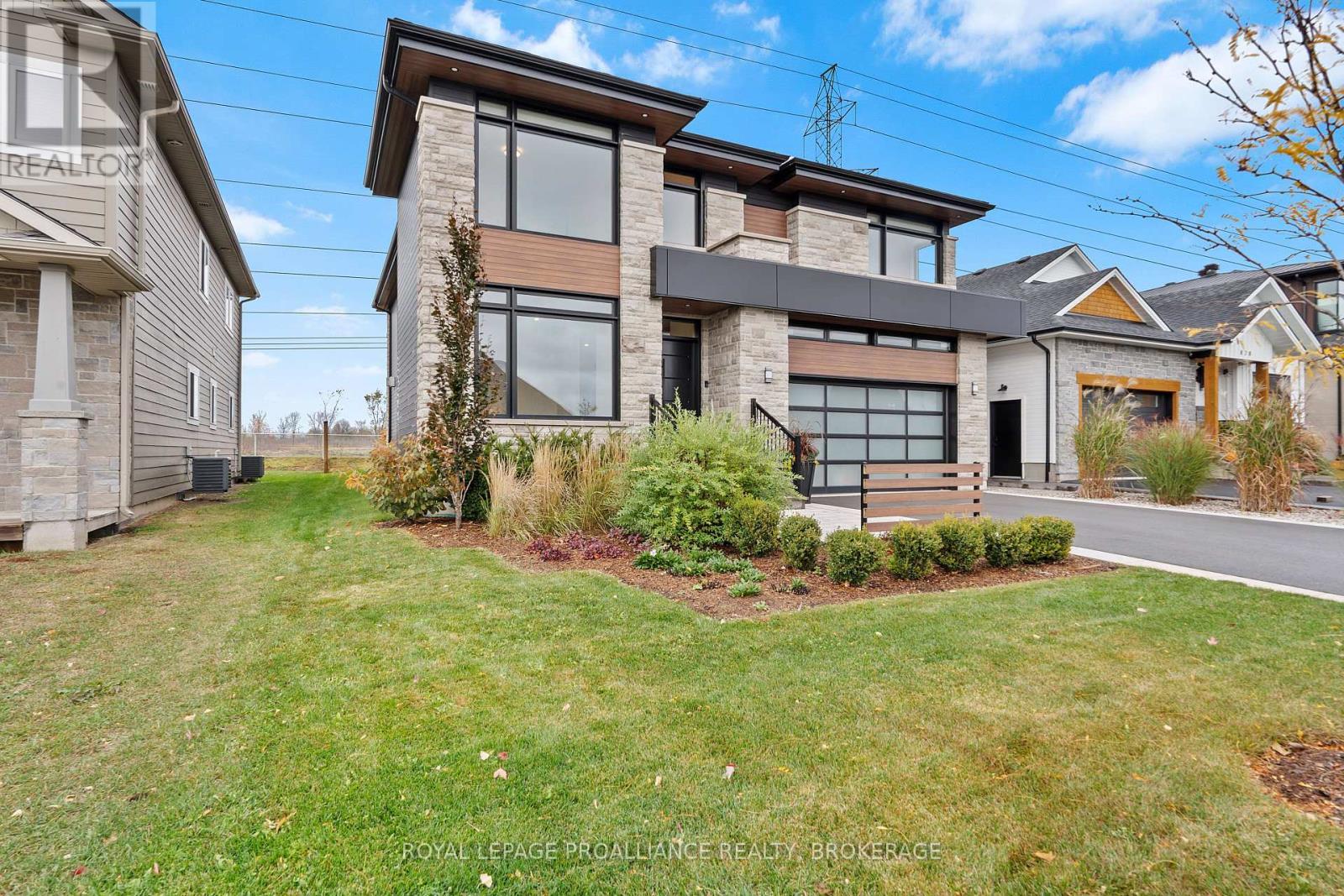 












832 WINDERMERE DRIVE

,
Kingston (City Northwest),




Ontario
K7P0N5

