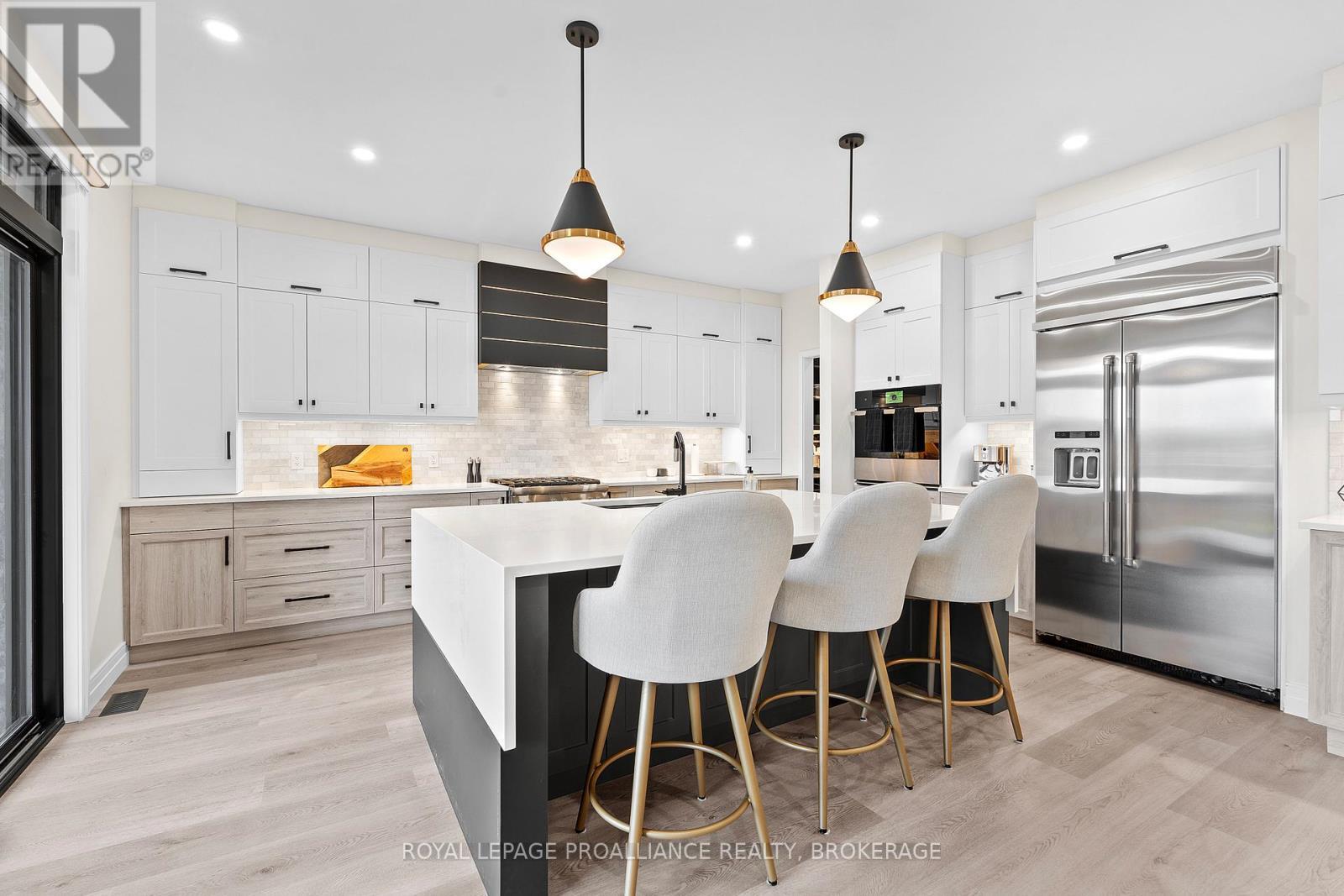 












832 WINDERMERE DRIVE

,
Kingston (City Northwest),




Ontario
K7P0N5

