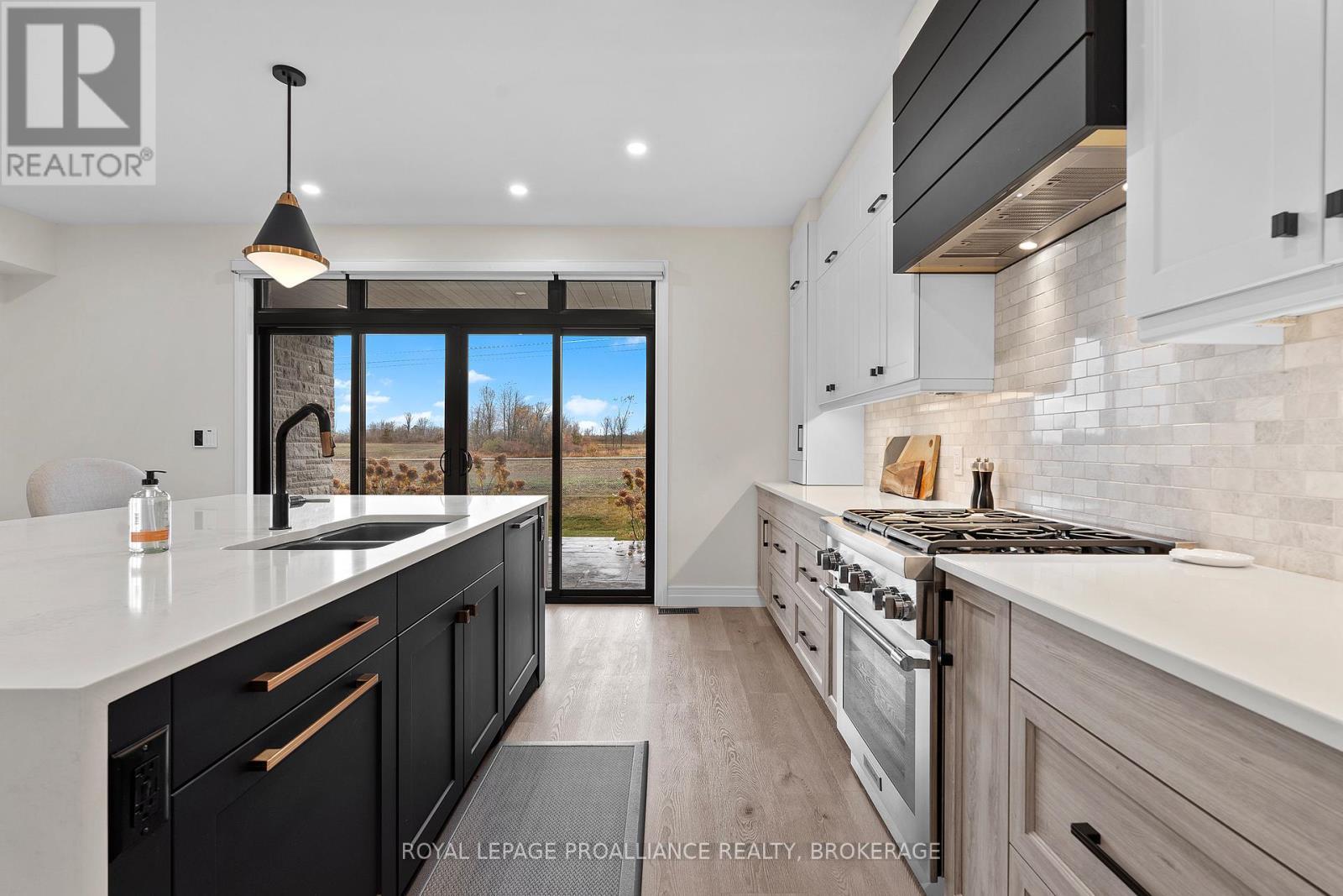 












832 WINDERMERE DRIVE

,
Kingston (City Northwest),




Ontario
K7P0N5

