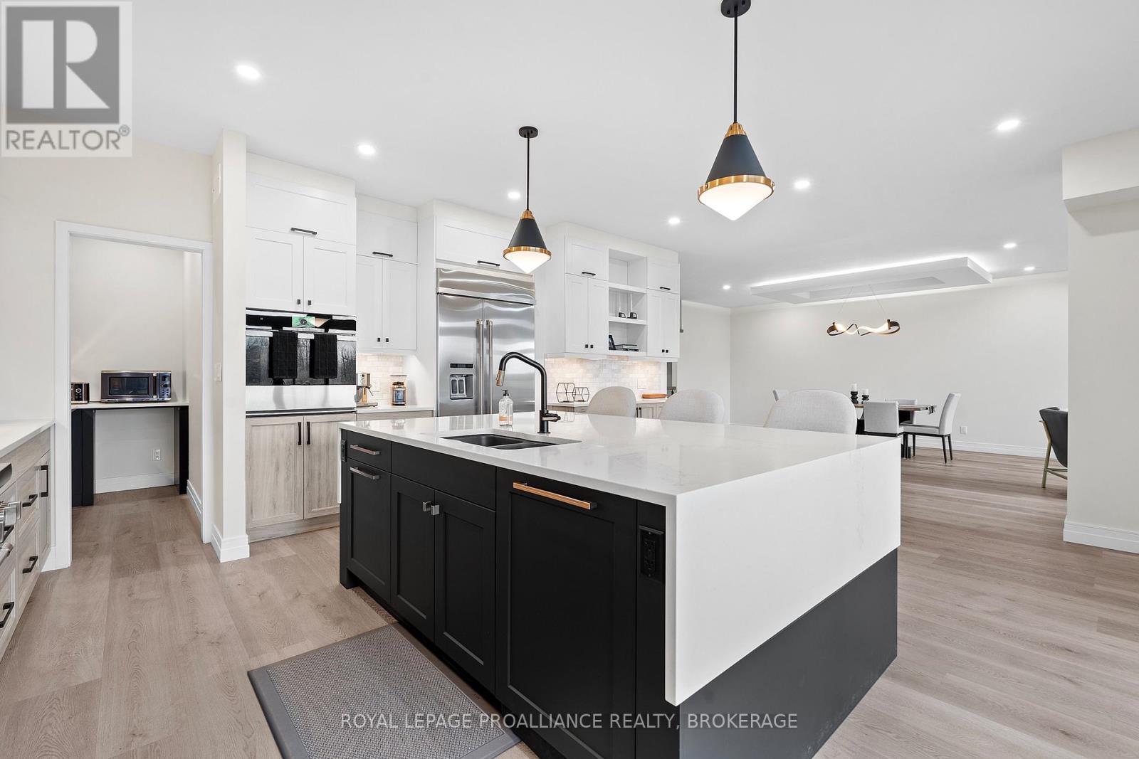 












832 WINDERMERE DRIVE

,
Kingston (City Northwest),




Ontario
K7P0N5

