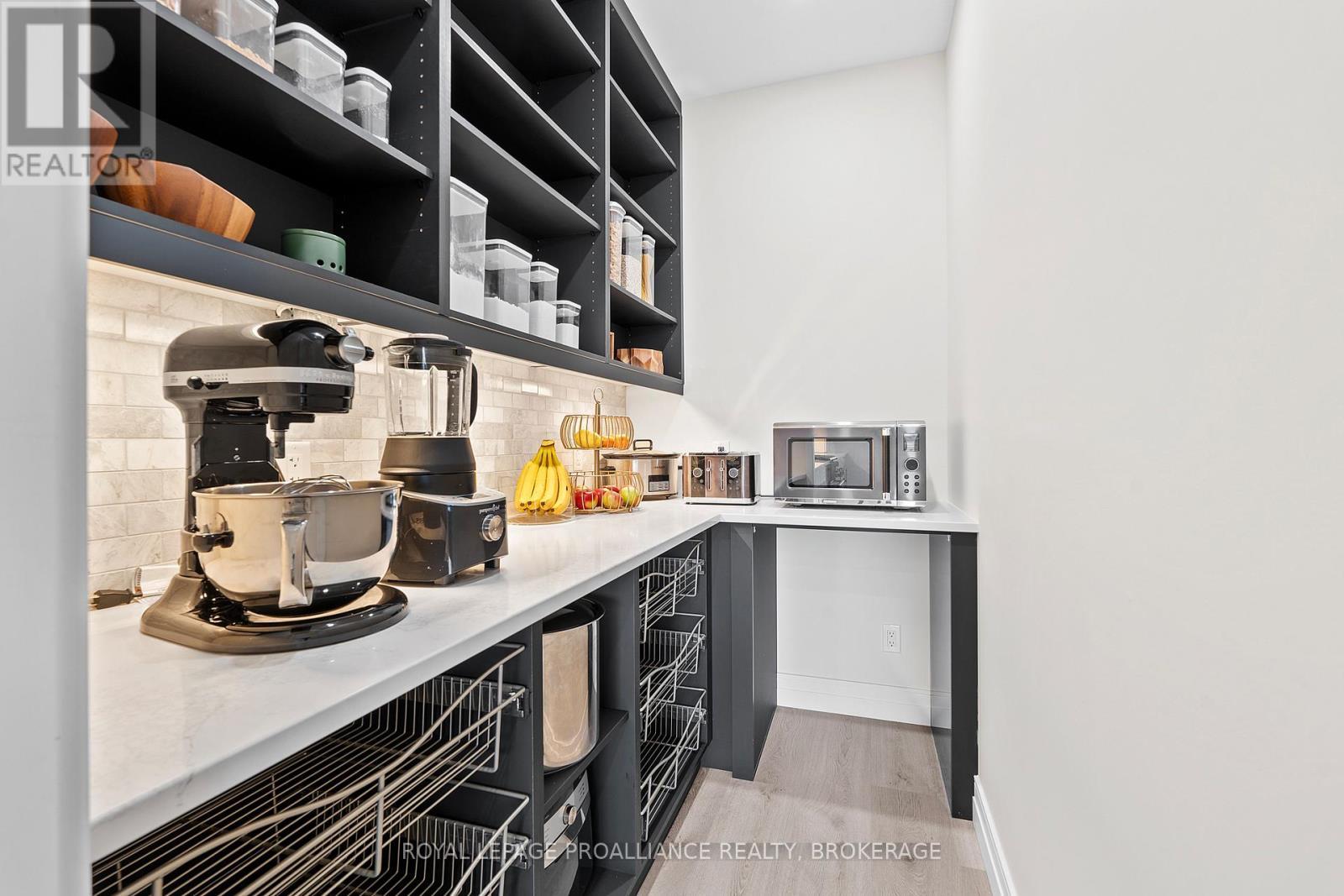 












832 WINDERMERE DRIVE

,
Kingston (City Northwest),




Ontario
K7P0N5

