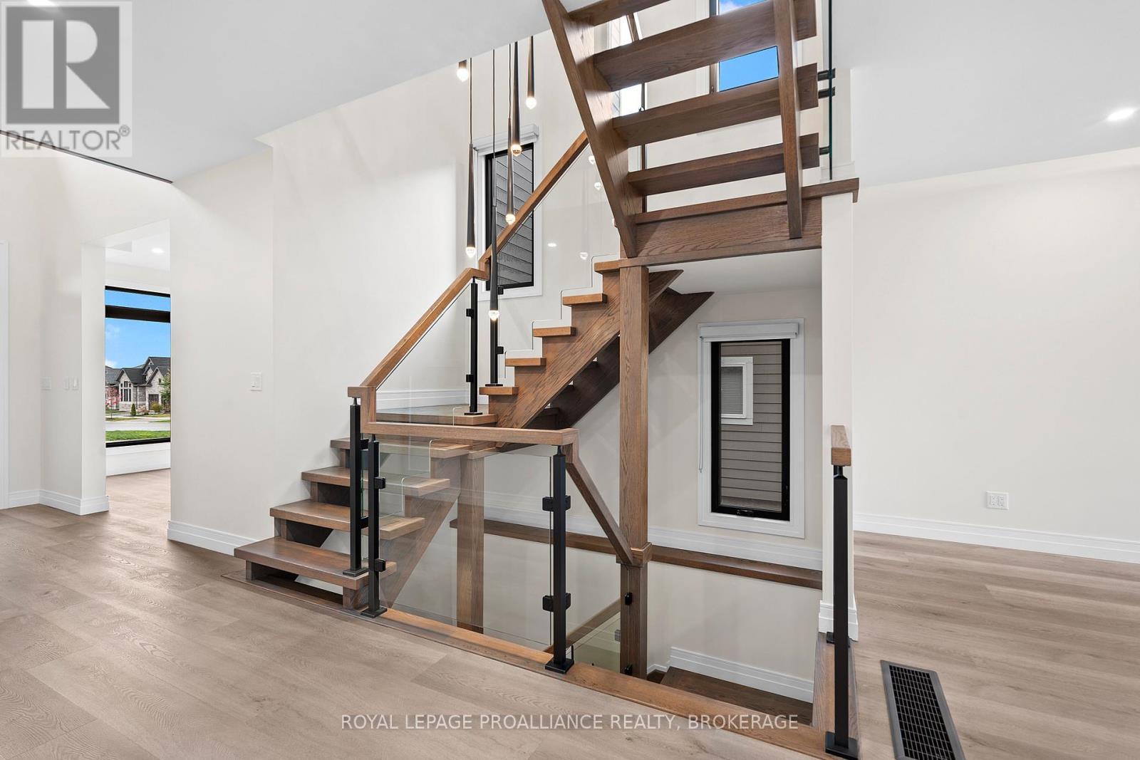 












832 WINDERMERE DRIVE

,
Kingston (City Northwest),




Ontario
K7P0N5

