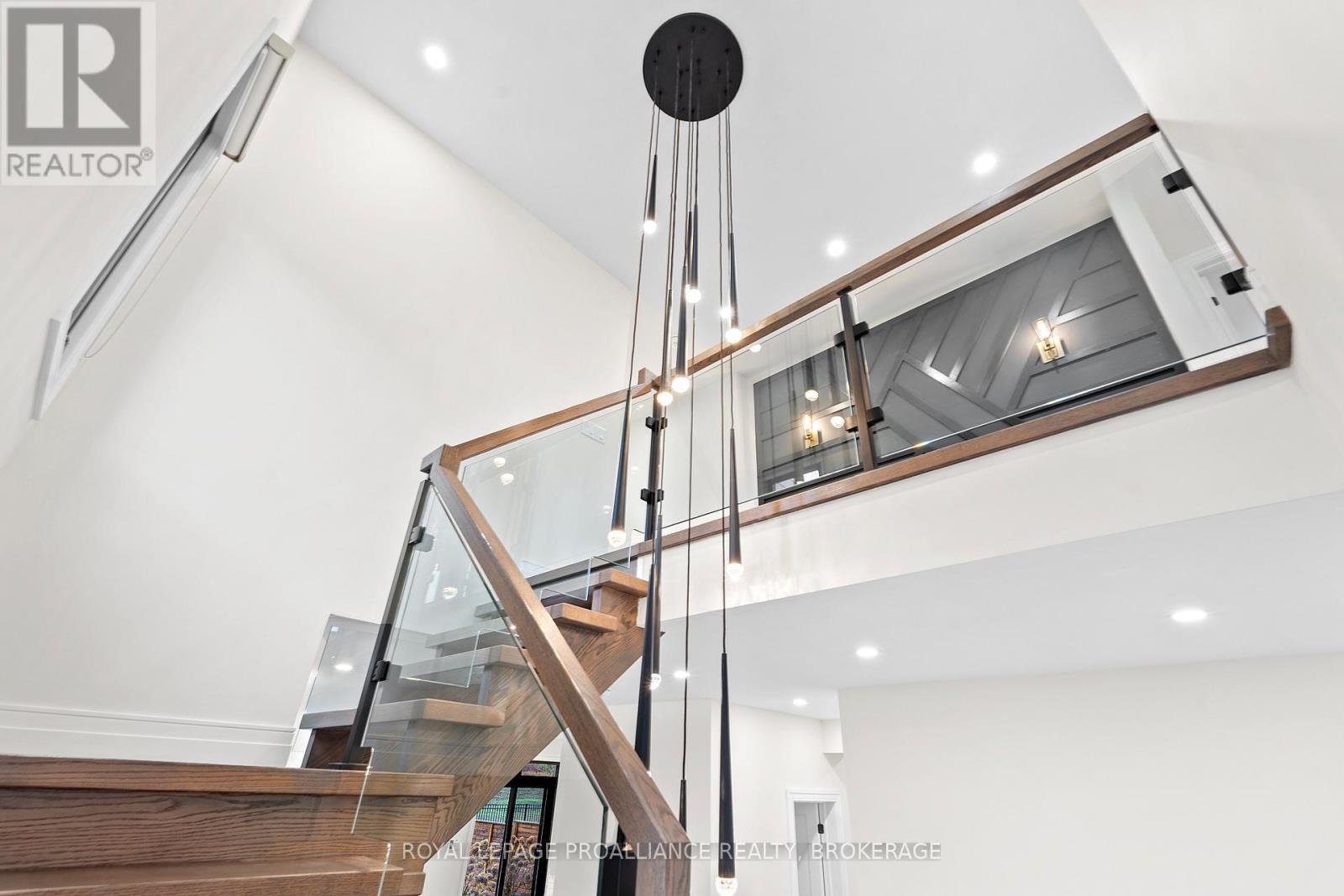 












832 WINDERMERE DRIVE

,
Kingston (City Northwest),




Ontario
K7P0N5

