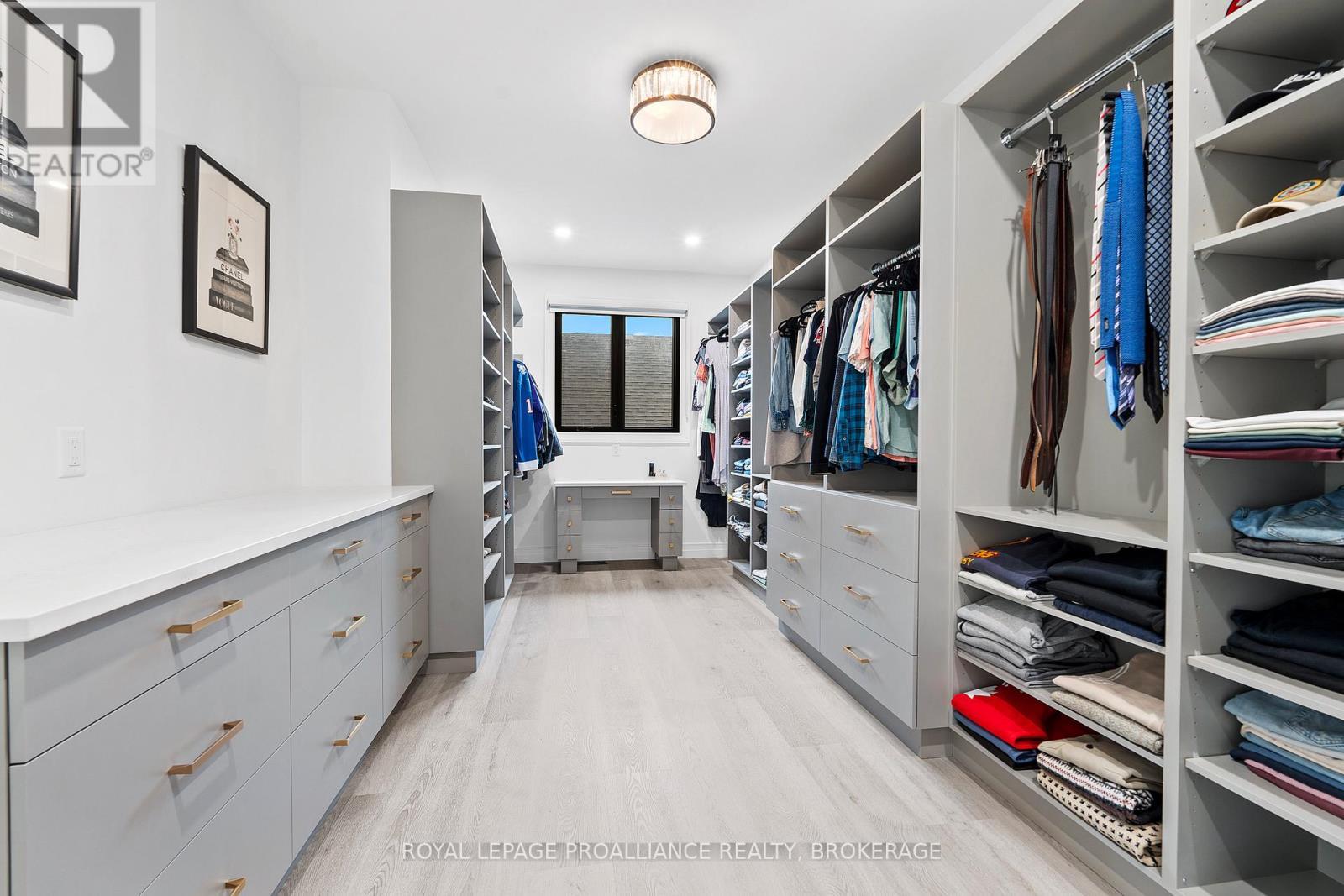 












832 WINDERMERE DRIVE

,
Kingston (City Northwest),




Ontario
K7P0N5

