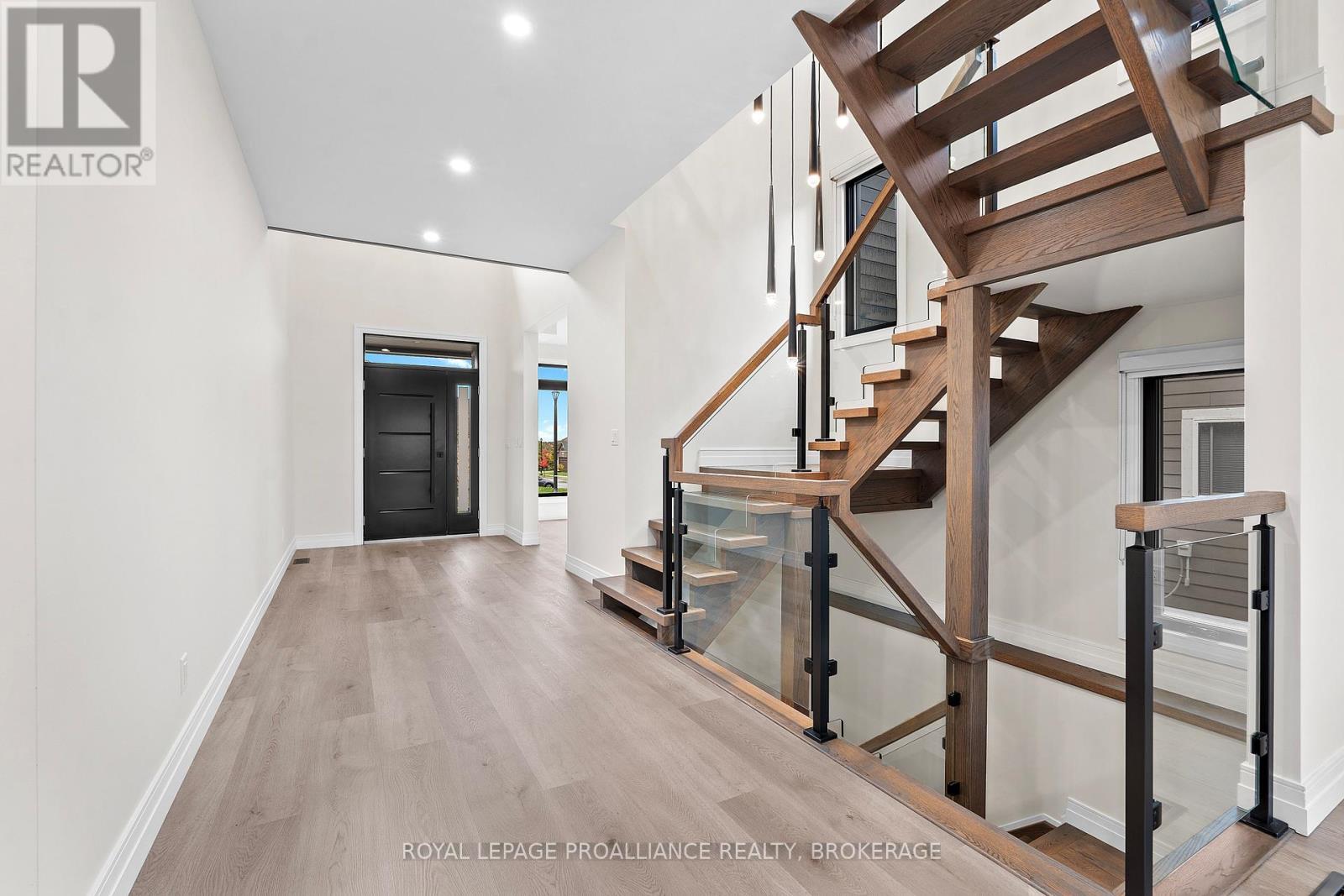 












832 WINDERMERE DRIVE

,
Kingston (City Northwest),




Ontario
K7P0N5

