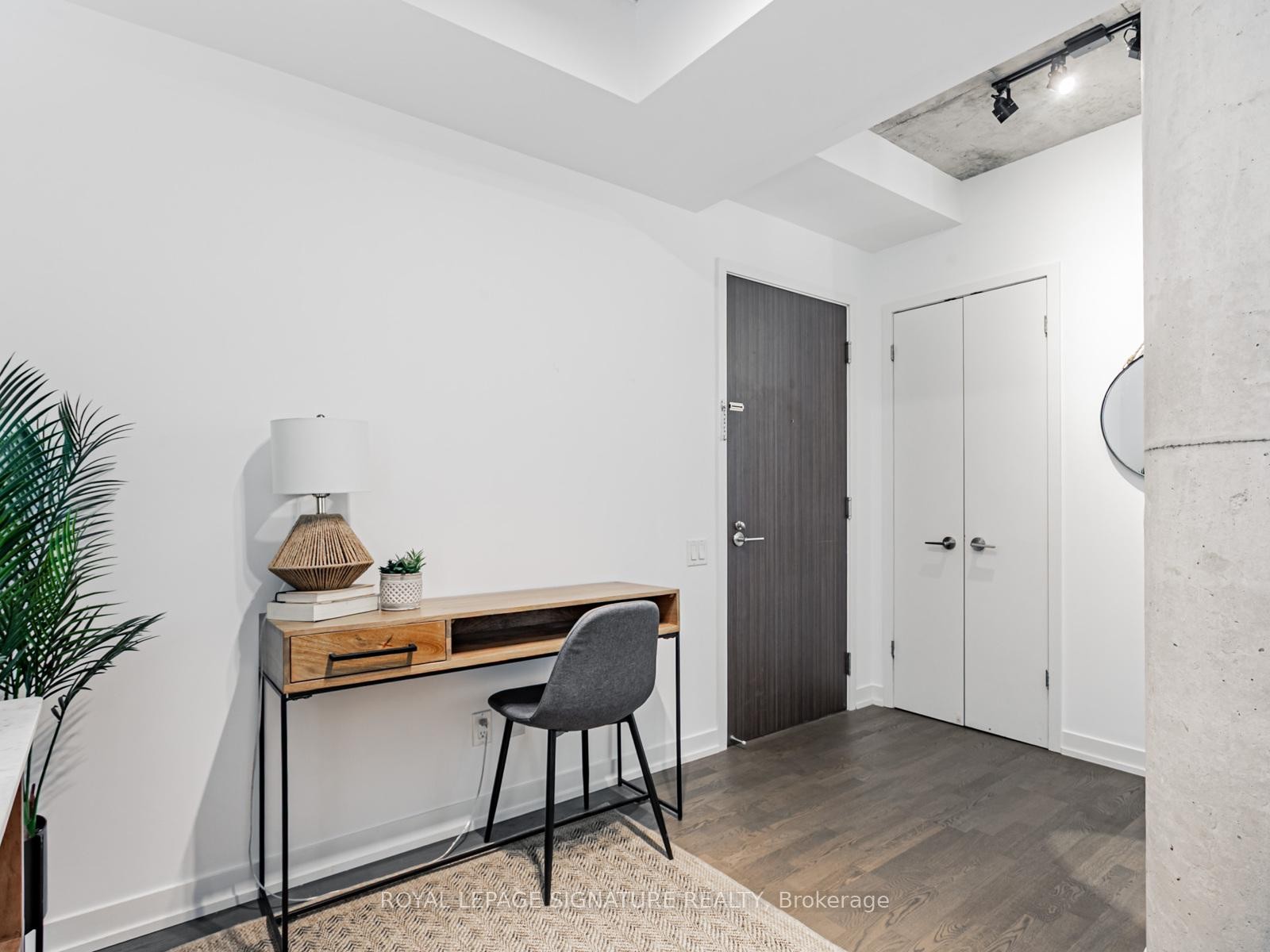 









560


King

Street West, 418,
Toronto,




ON
M5V 0L5

