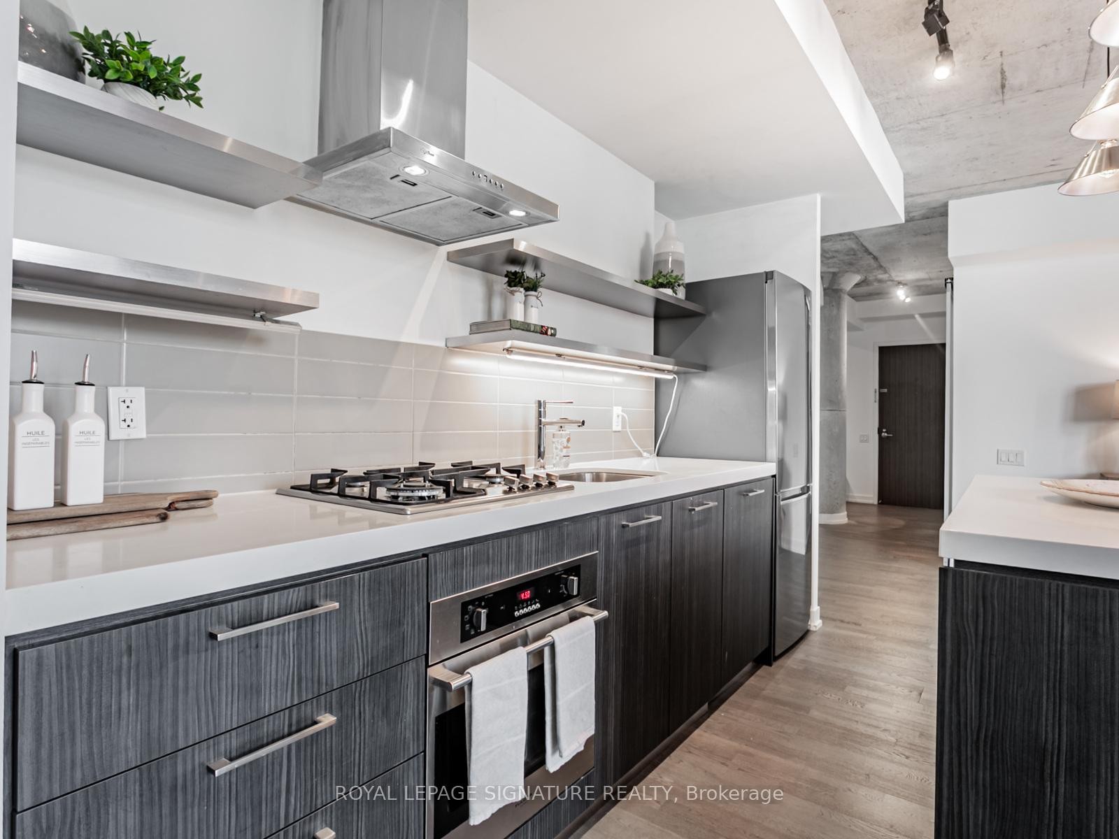 









560


King

Street West, 418,
Toronto,




ON
M5V 0L5

