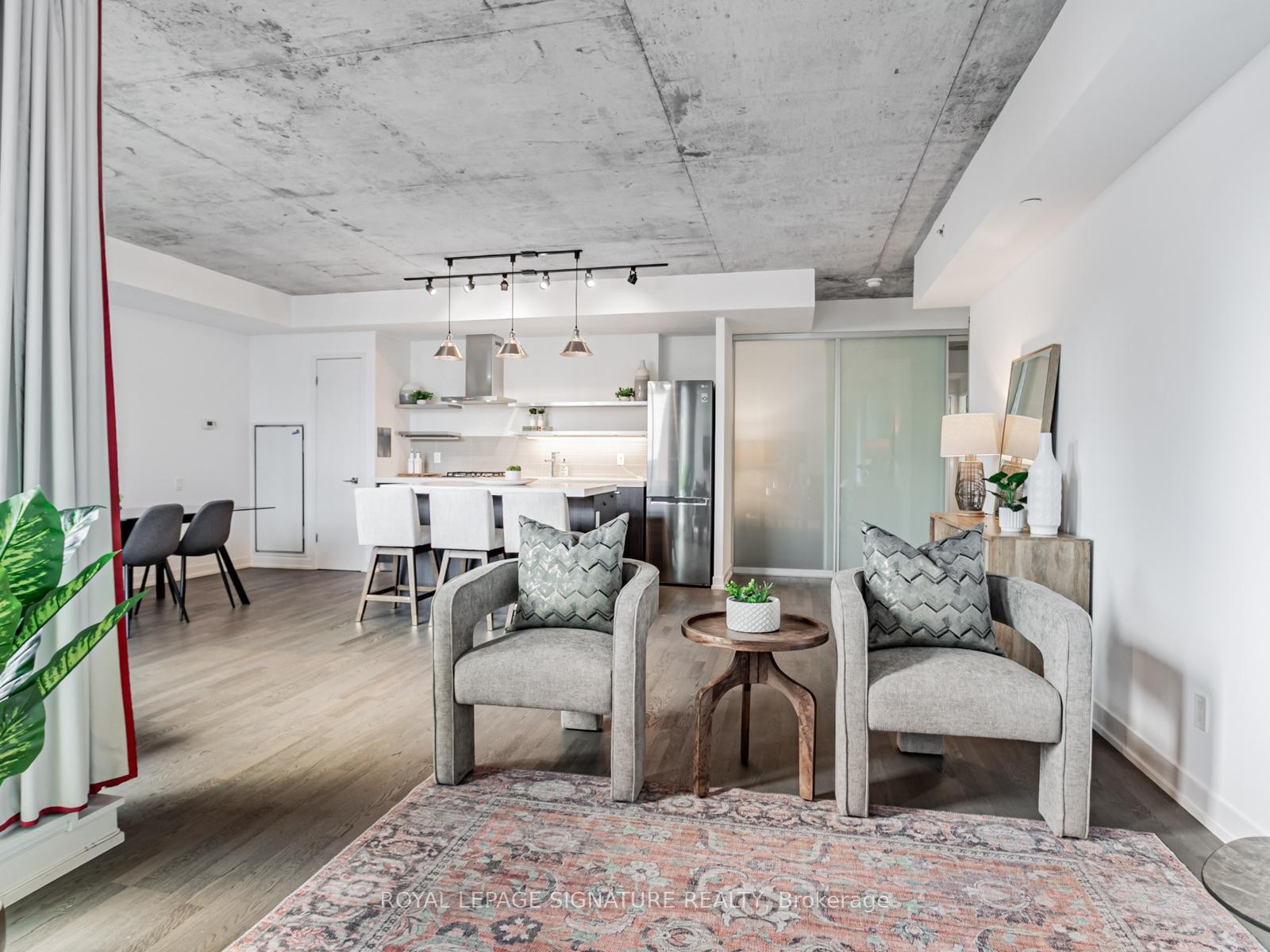 









560


King

Street West, 418,
Toronto,




ON
M5V 0L5

