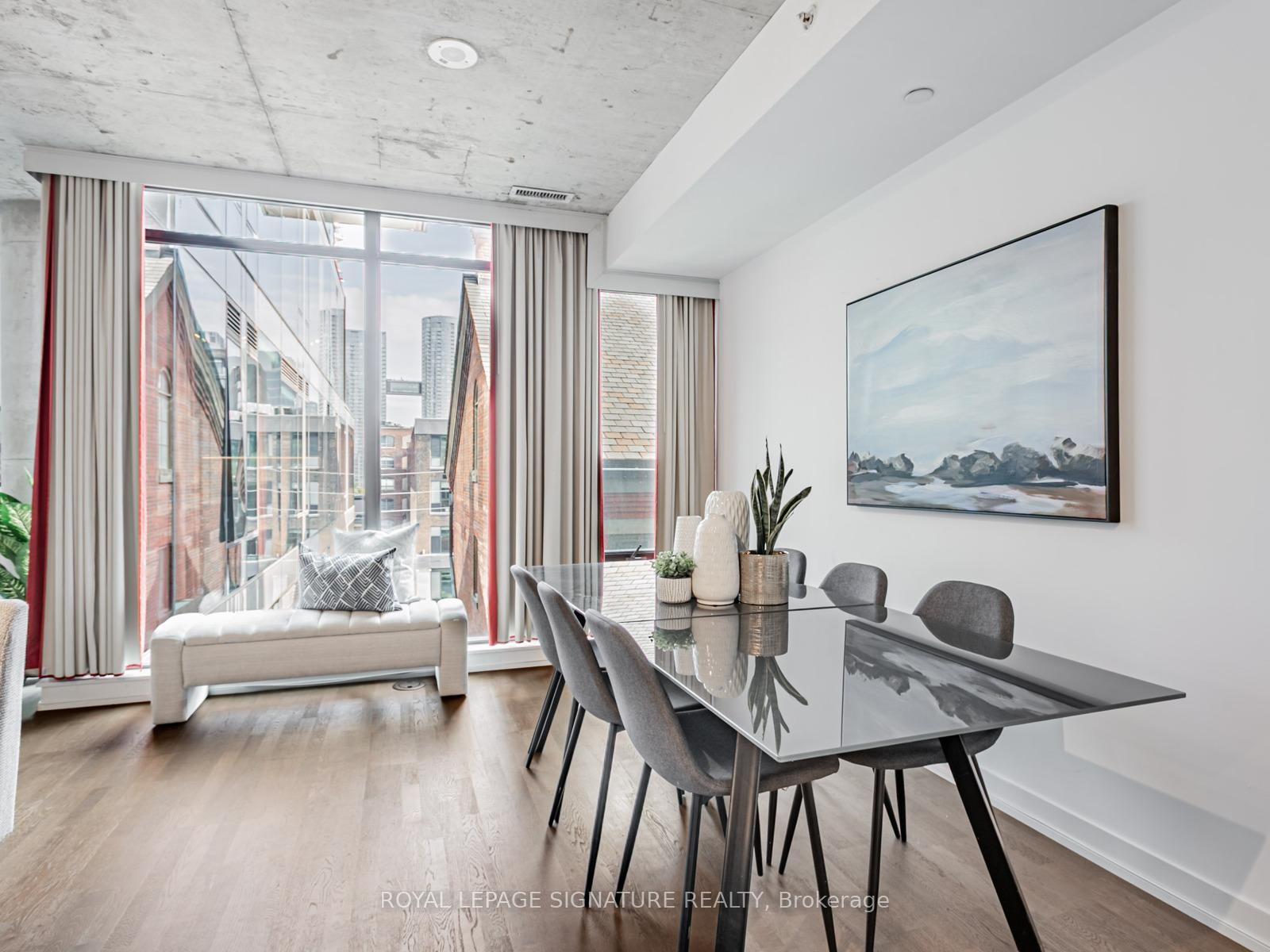 









560


King

Street West, 418,
Toronto,




ON
M5V 0L5

