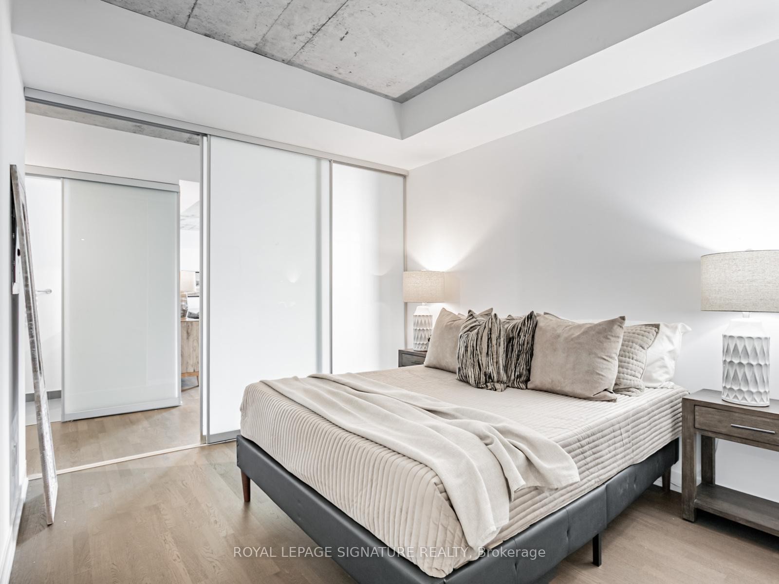 









560


King

Street West, 418,
Toronto,




ON
M5V 0L5

