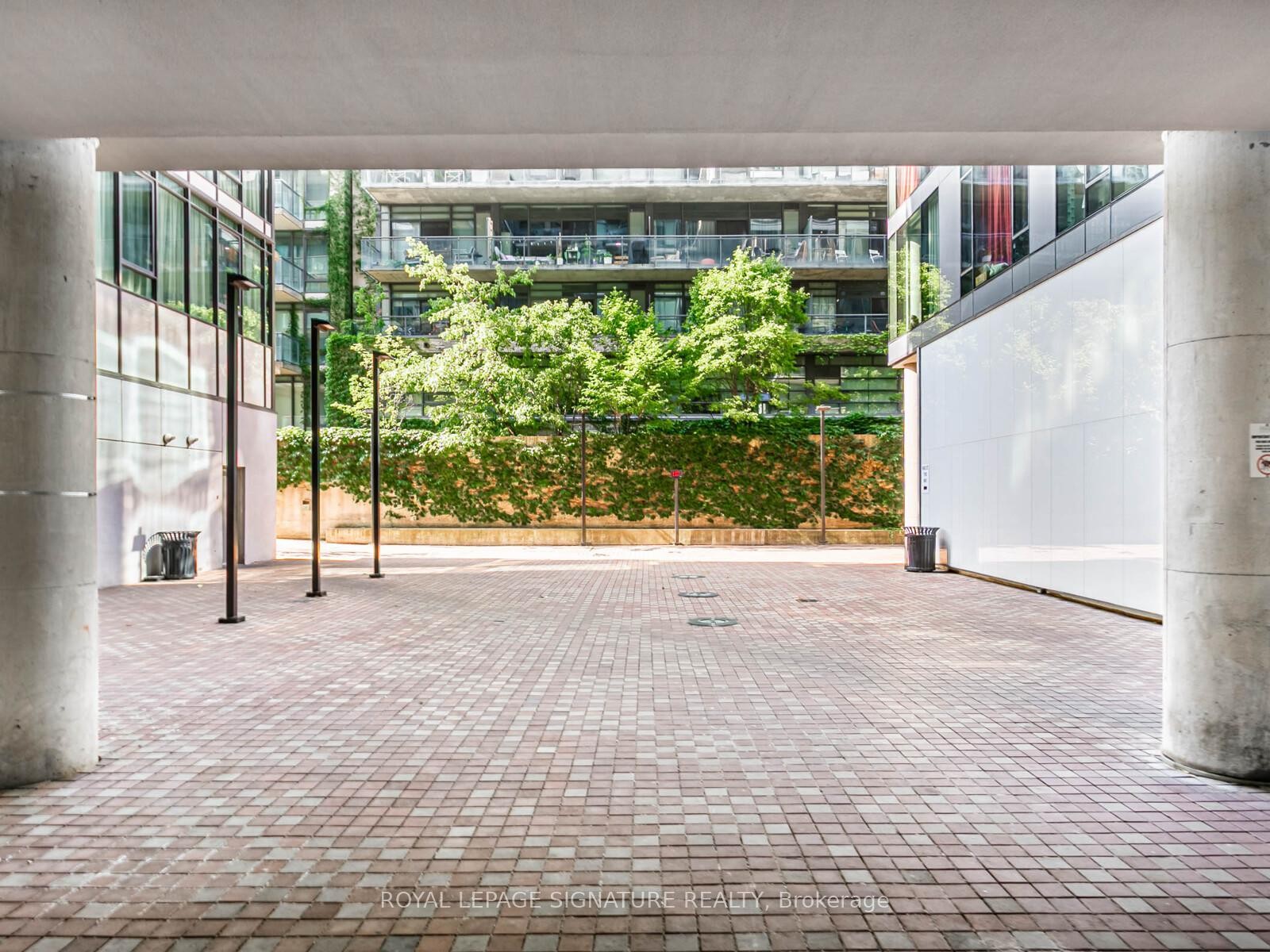 









560


King

Street West, 418,
Toronto,




ON
M5V 0L5

