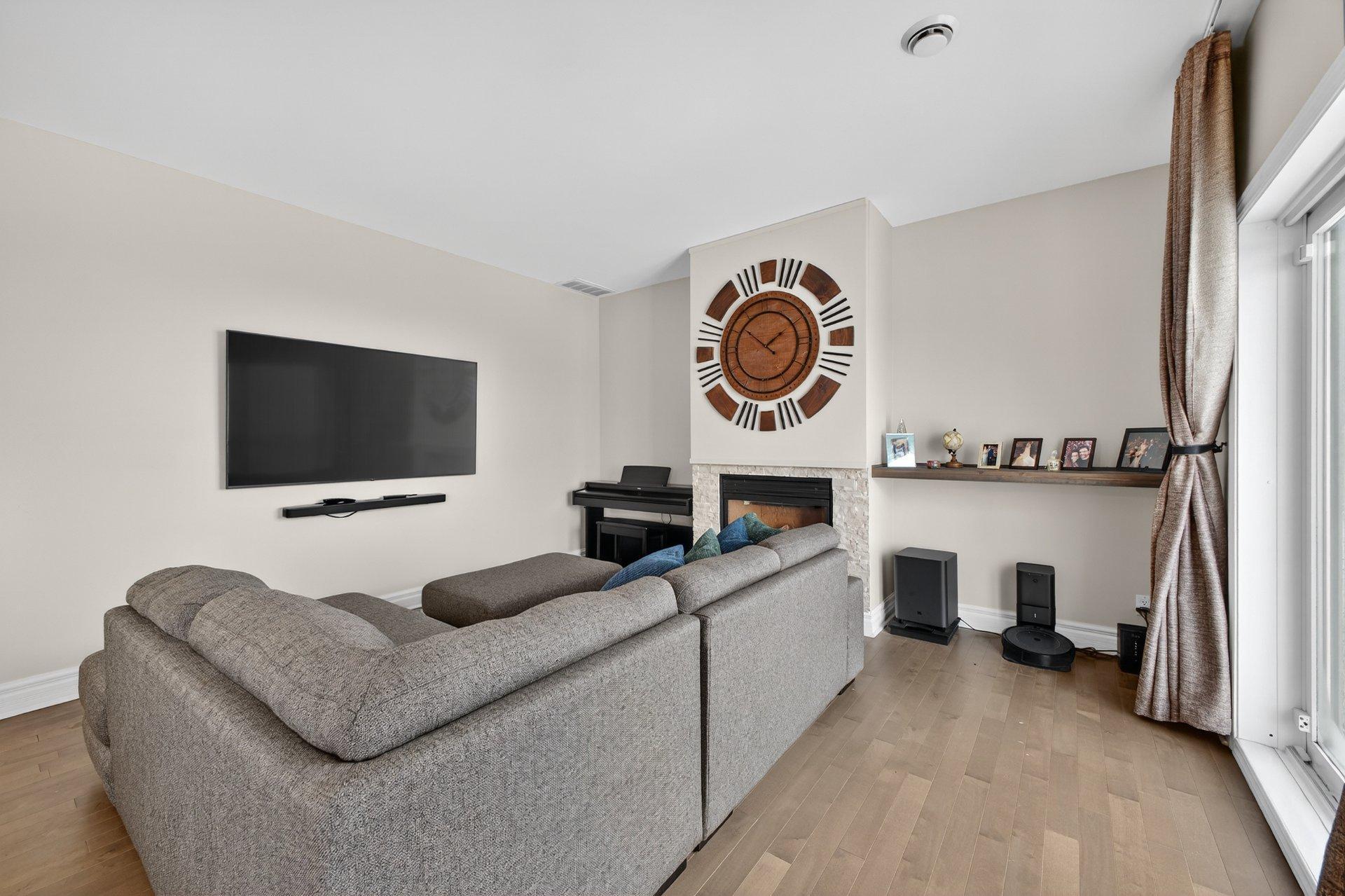 









2293


Rue Racine

, 402,
Longueuil (Saint-Hubert),




QC
J3Y0B6

