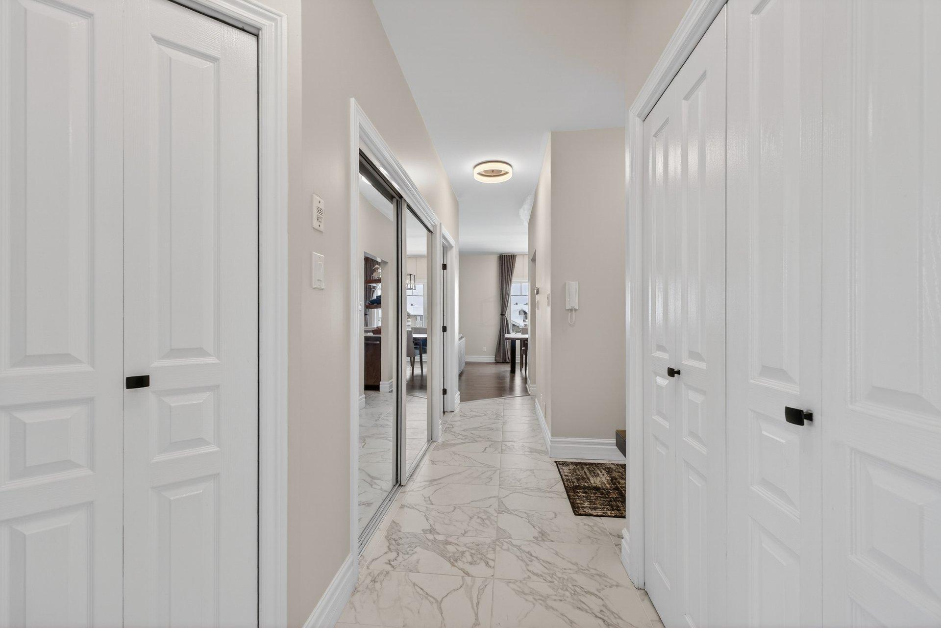 









2293


Rue Racine

, 402,
Longueuil (Saint-Hubert),




QC
J3Y0B6

