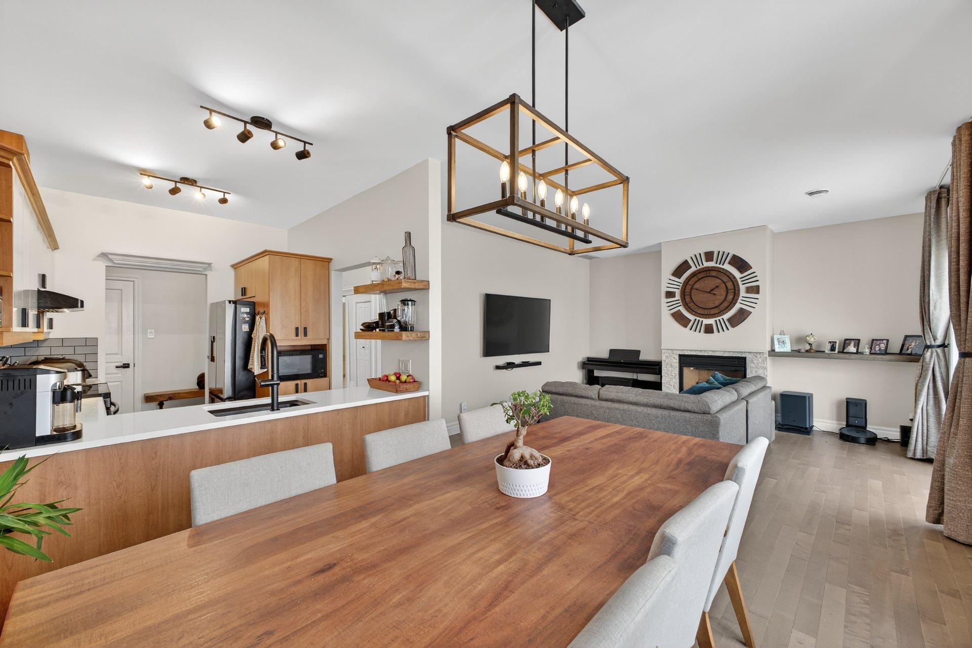 









2293


Rue Racine

, 402,
Longueuil (Saint-Hubert),




QC
J3Y0B6

