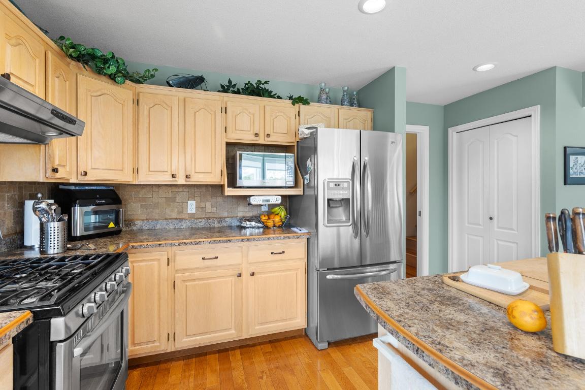 









833


Springwood

Court,
Kelowna,




BC
V1W 3L8

