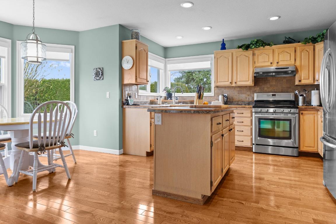 









833


Springwood

Court,
Kelowna,




BC
V1W 3L8

