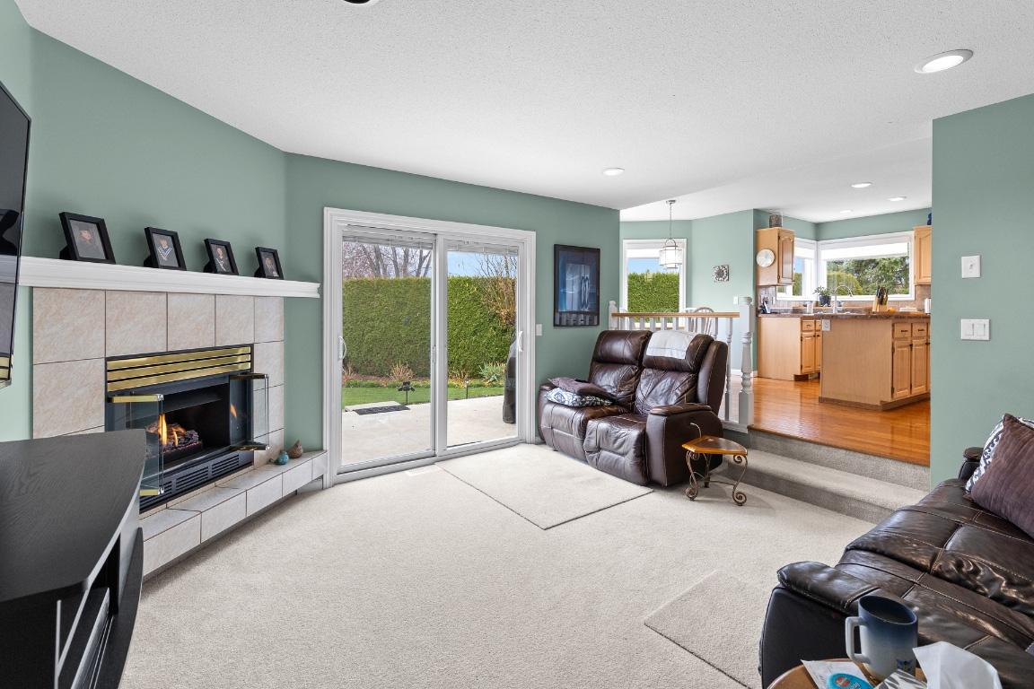 









833


Springwood

Court,
Kelowna,




BC
V1W 3L8

