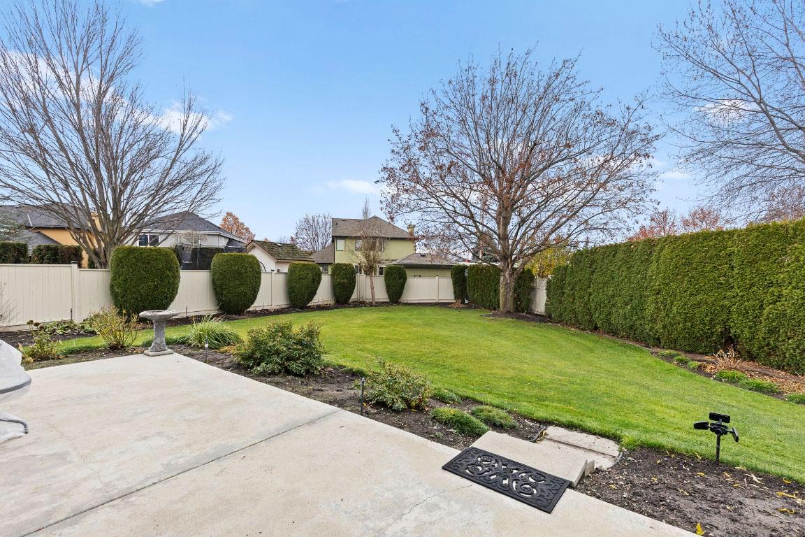 









833


Springwood

Court,
Kelowna,




BC
V1W 3L8

