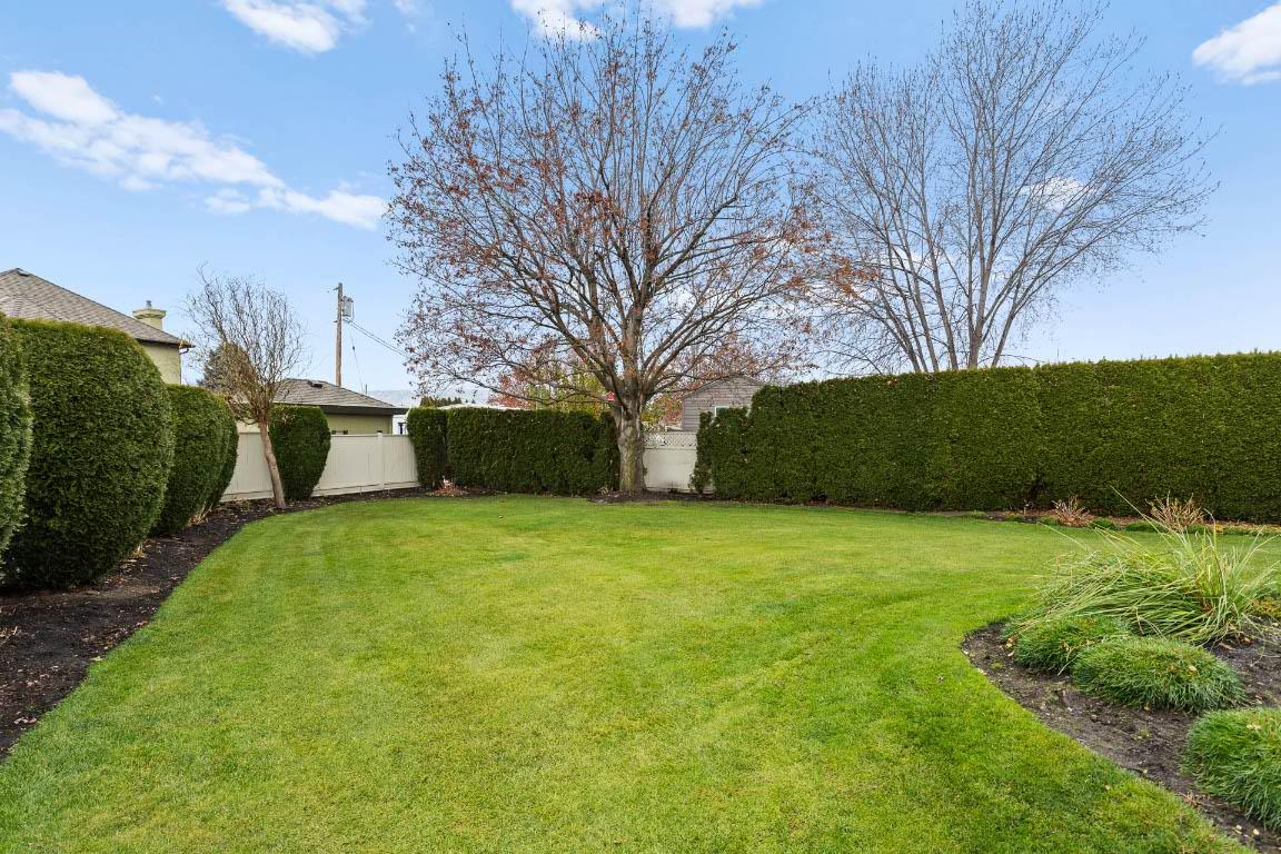 









833


Springwood

Court,
Kelowna,




BC
V1W 3L8

