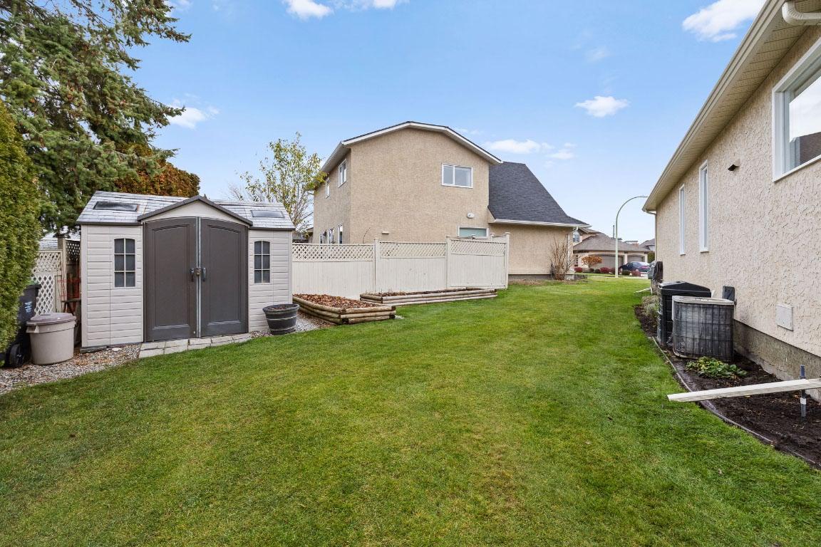 









833


Springwood

Court,
Kelowna,




BC
V1W 3L8

