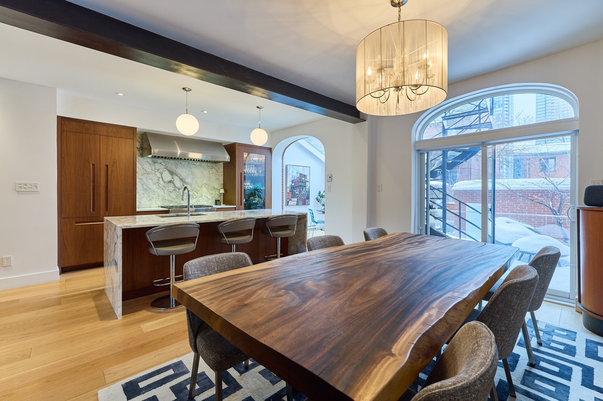 









737

 - 739


Rue de Versailles

,
Montréal (Ville-Marie),




QC
H3C1Z5

