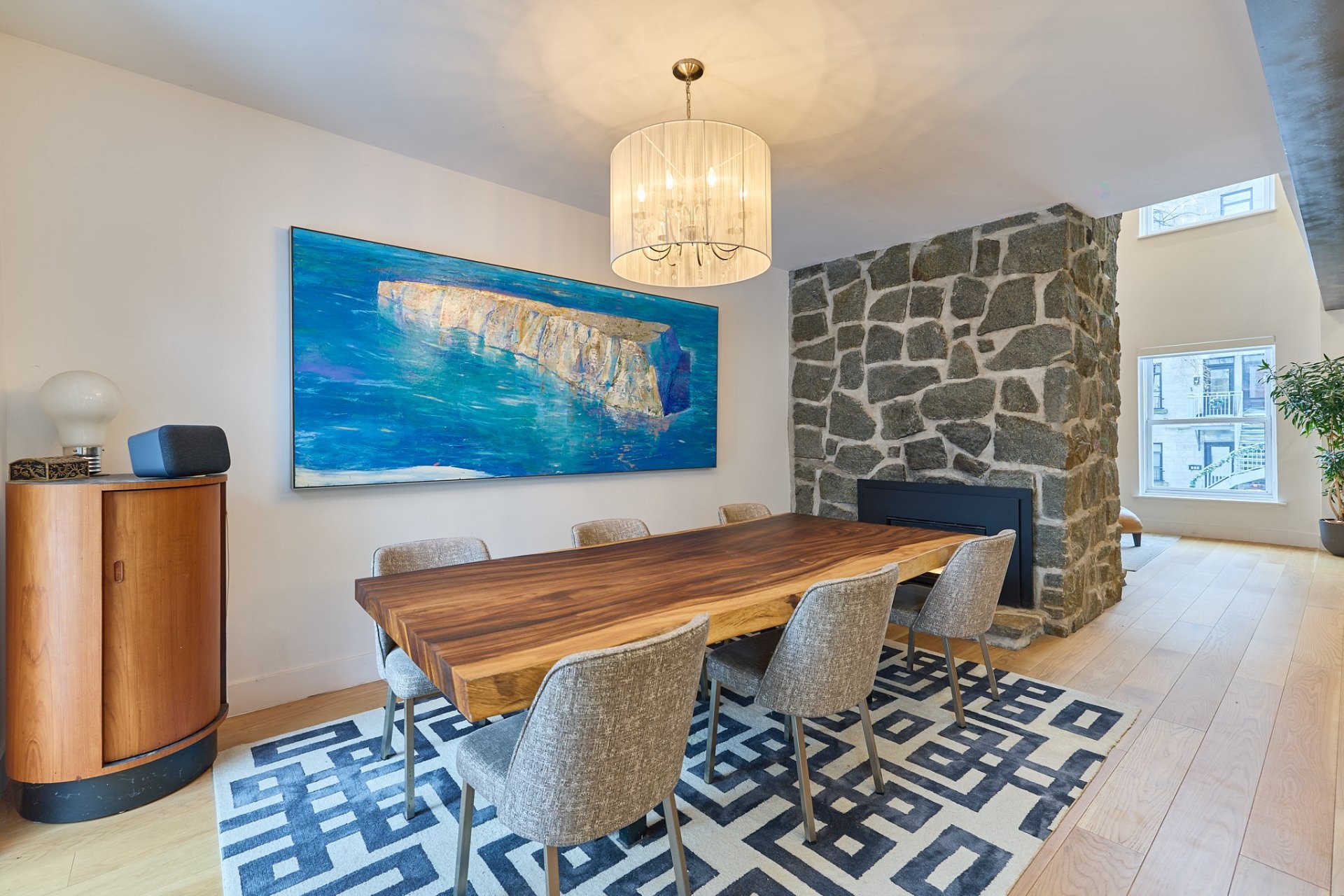 









737

 - 739


Rue de Versailles

,
Montréal (Ville-Marie),




QC
H3C1Z5

