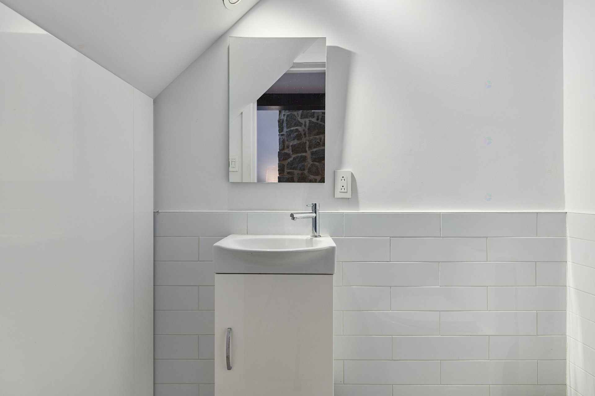 









737

 - 739


Rue de Versailles

,
Montréal (Ville-Marie),




QC
H3C1Z5

