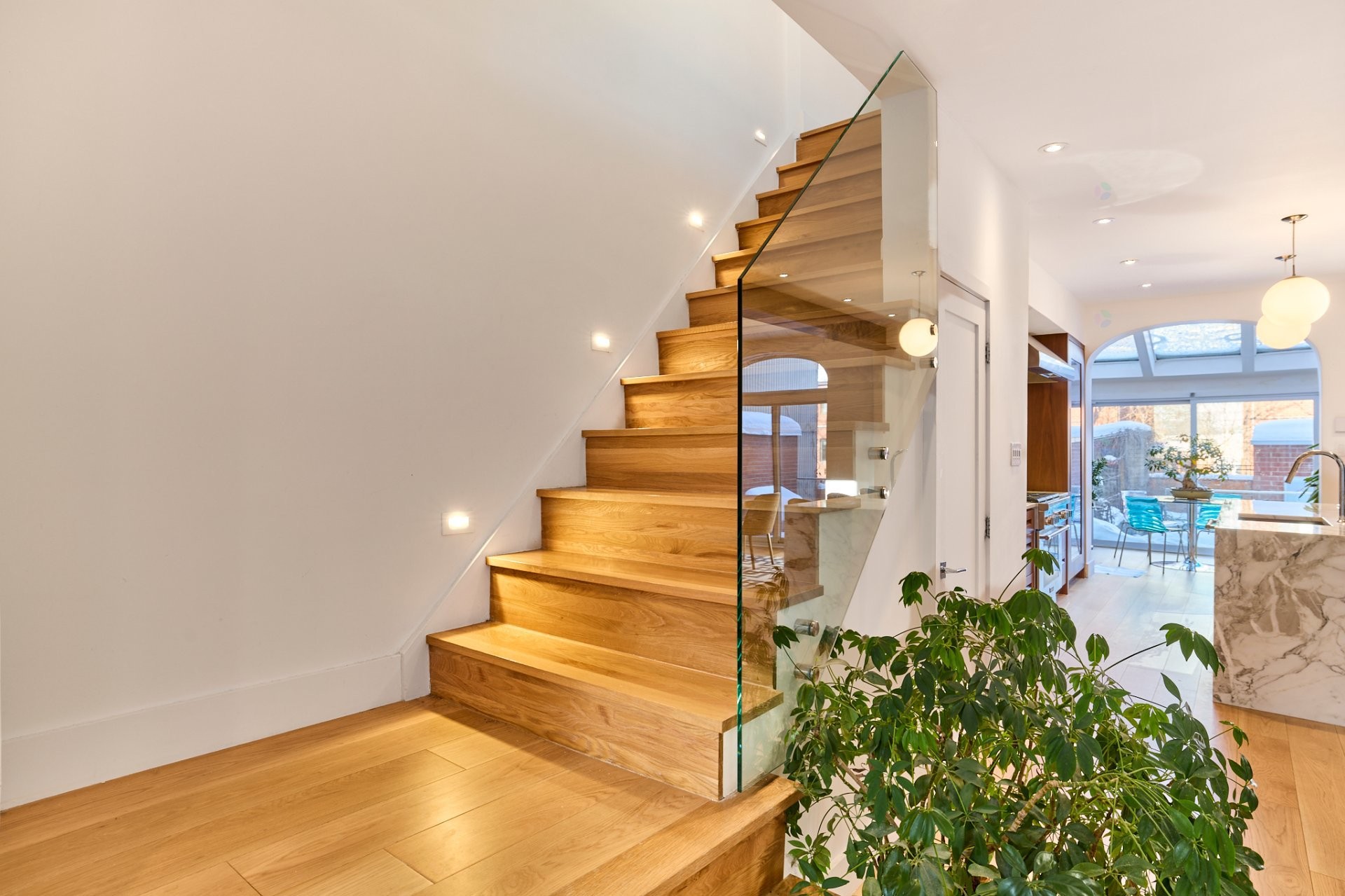 









737

 - 739


Rue de Versailles

,
Montréal (Ville-Marie),




QC
H3C1Z5

