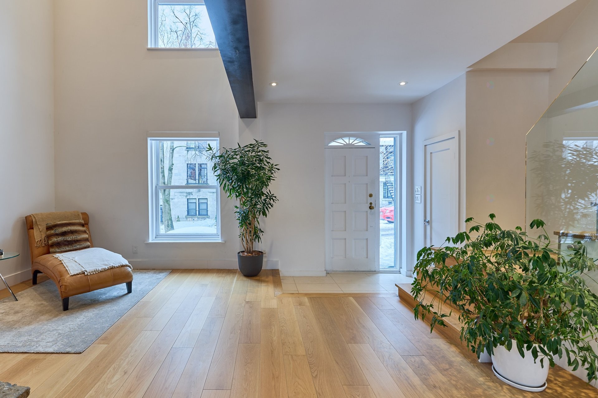 









737

 - 739


Rue de Versailles

,
Montréal (Ville-Marie),




QC
H3C1Z5

