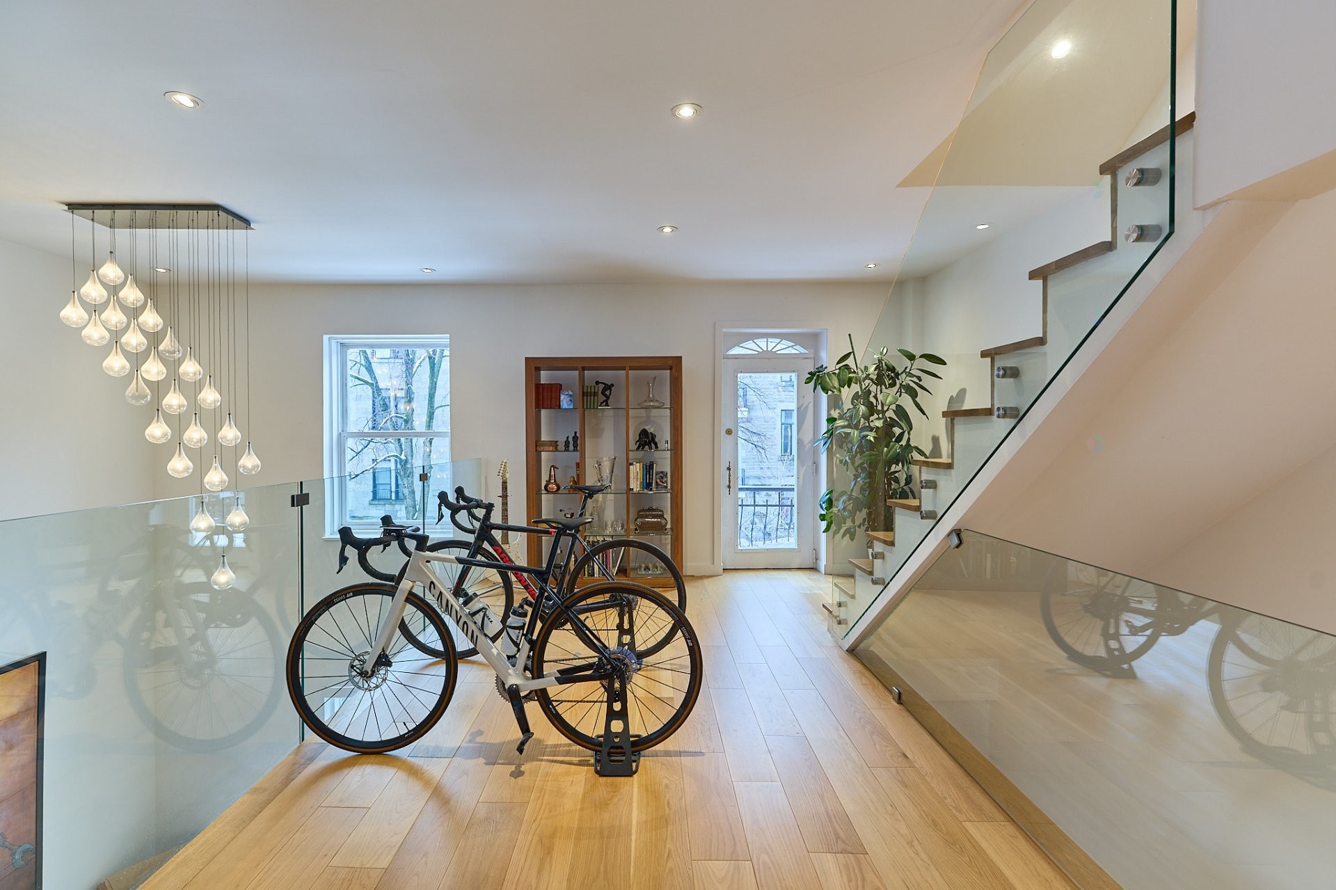 









737

 - 739


Rue de Versailles

,
Montréal (Ville-Marie),




QC
H3C1Z5

