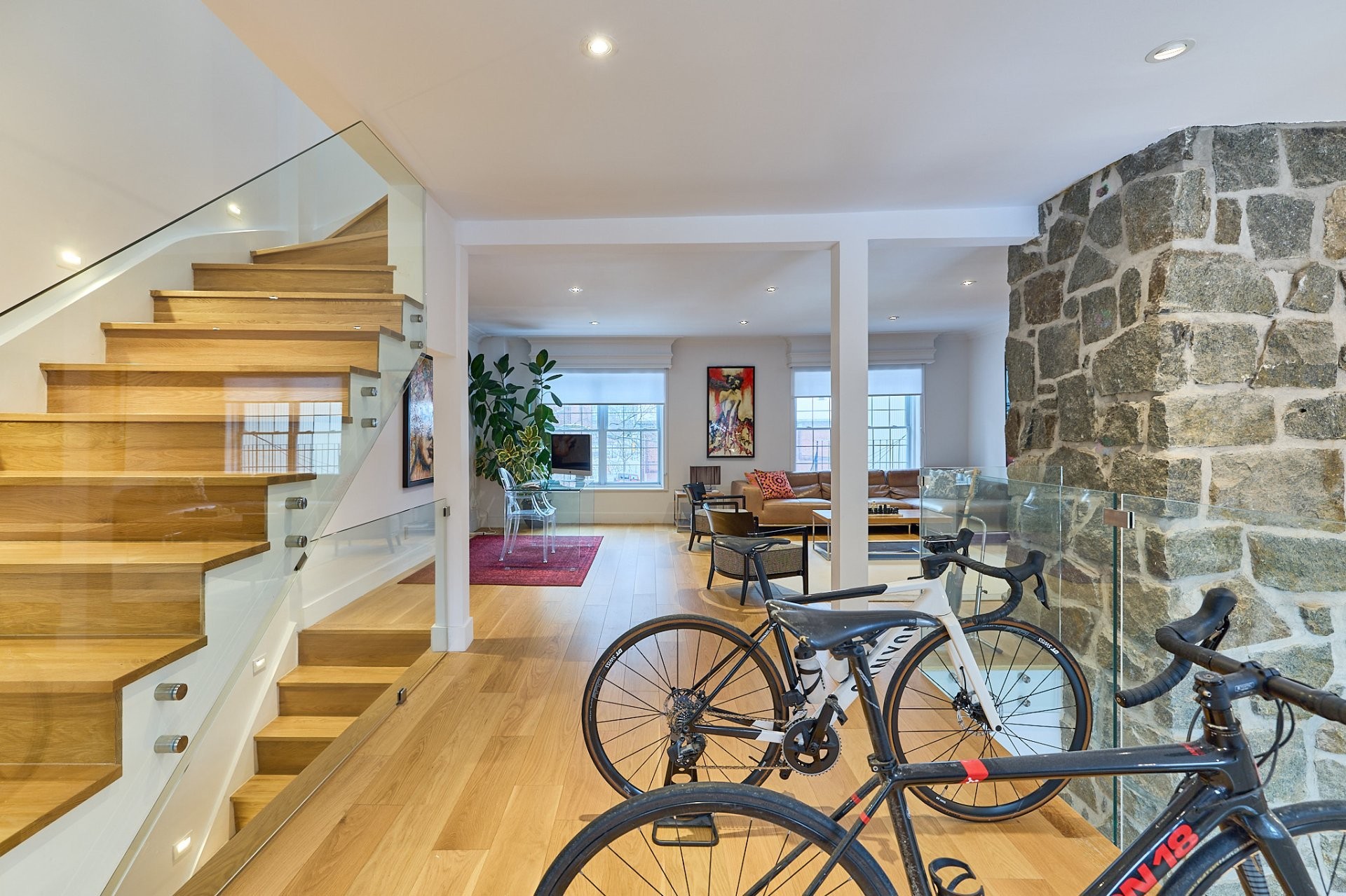 









737

 - 739


Rue de Versailles

,
Montréal (Ville-Marie),




QC
H3C1Z5

