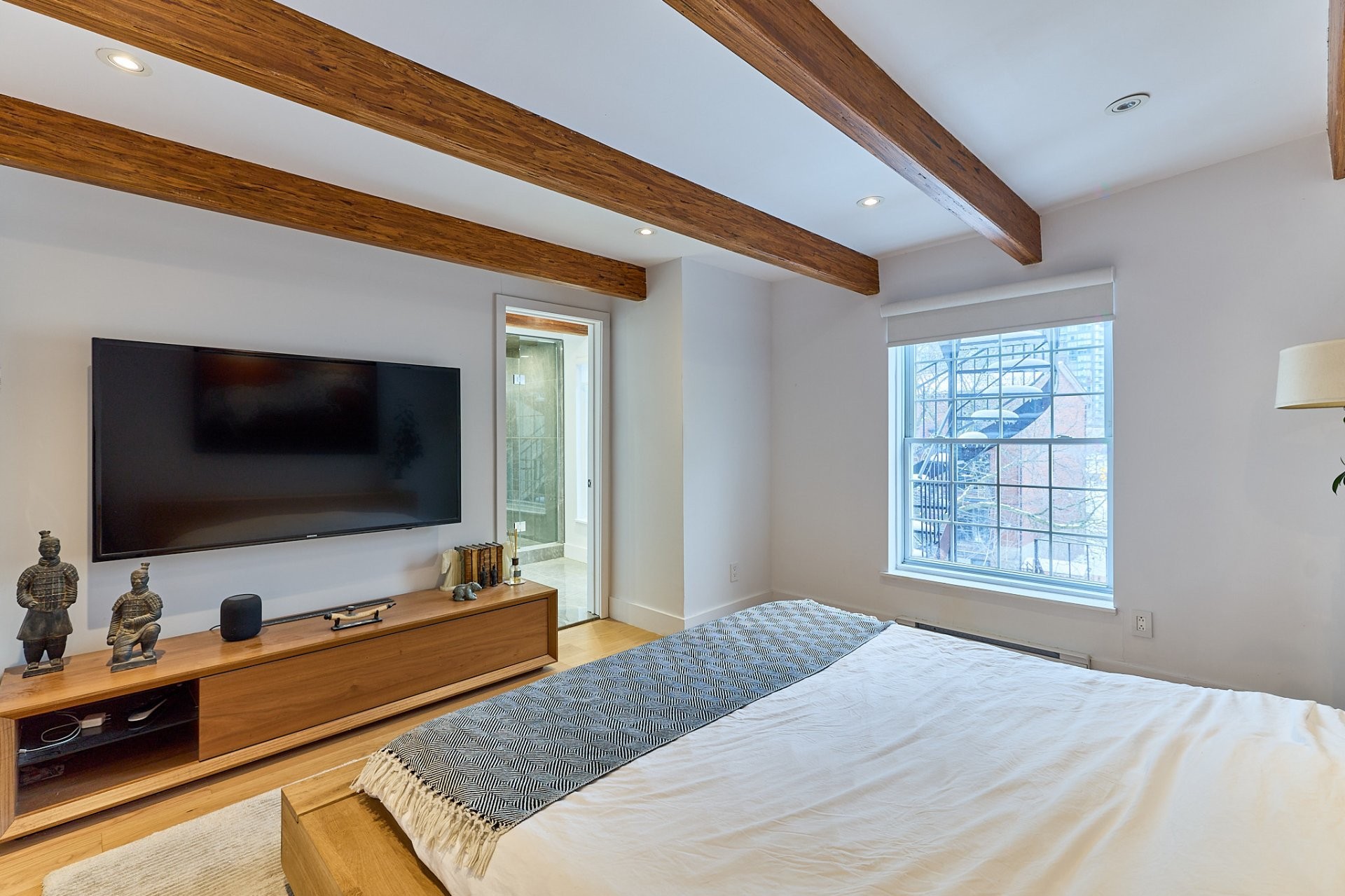 









737

 - 739


Rue de Versailles

,
Montréal (Ville-Marie),




QC
H3C1Z5

