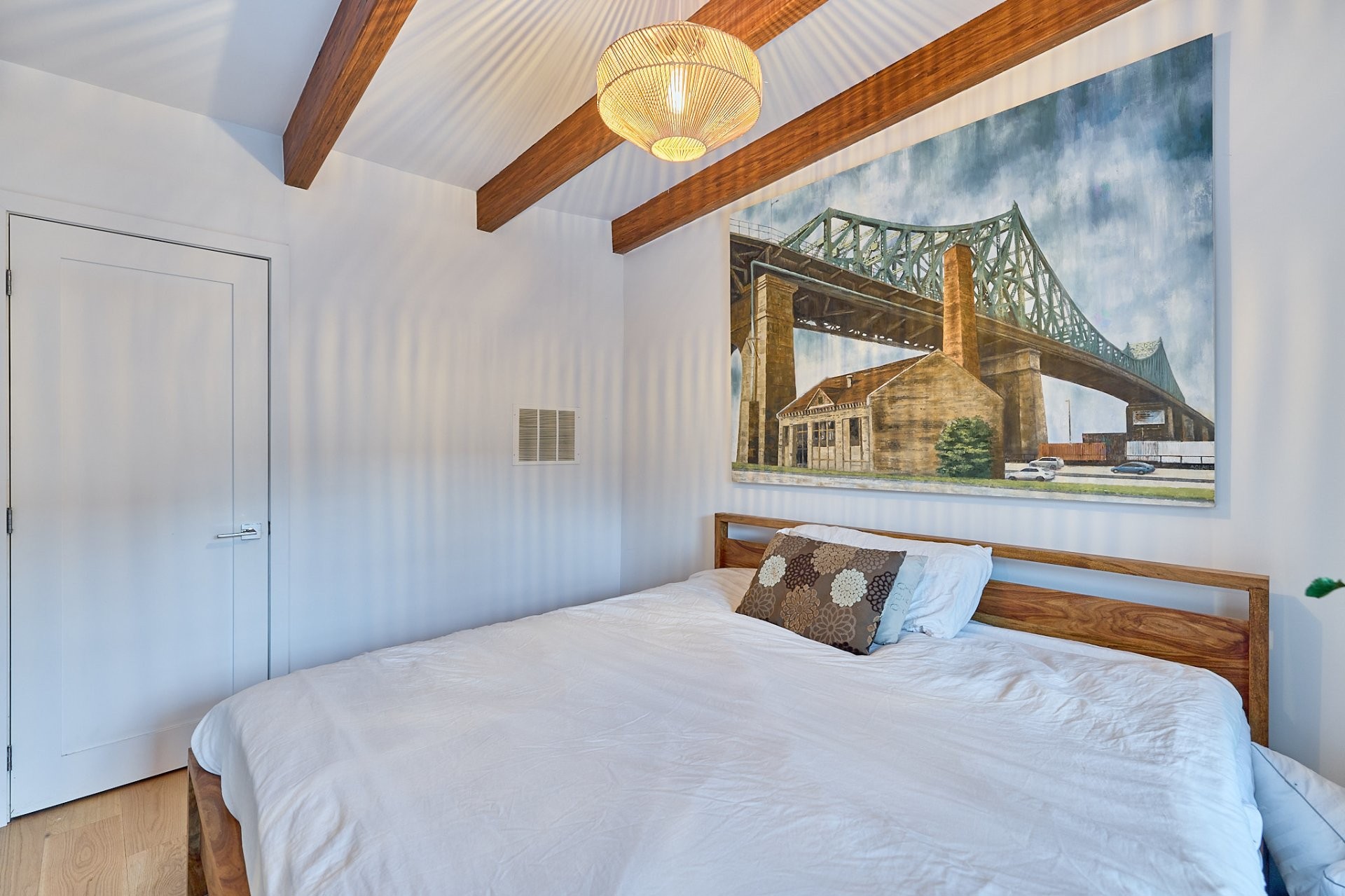 









737

 - 739


Rue de Versailles

,
Montréal (Ville-Marie),




QC
H3C1Z5

