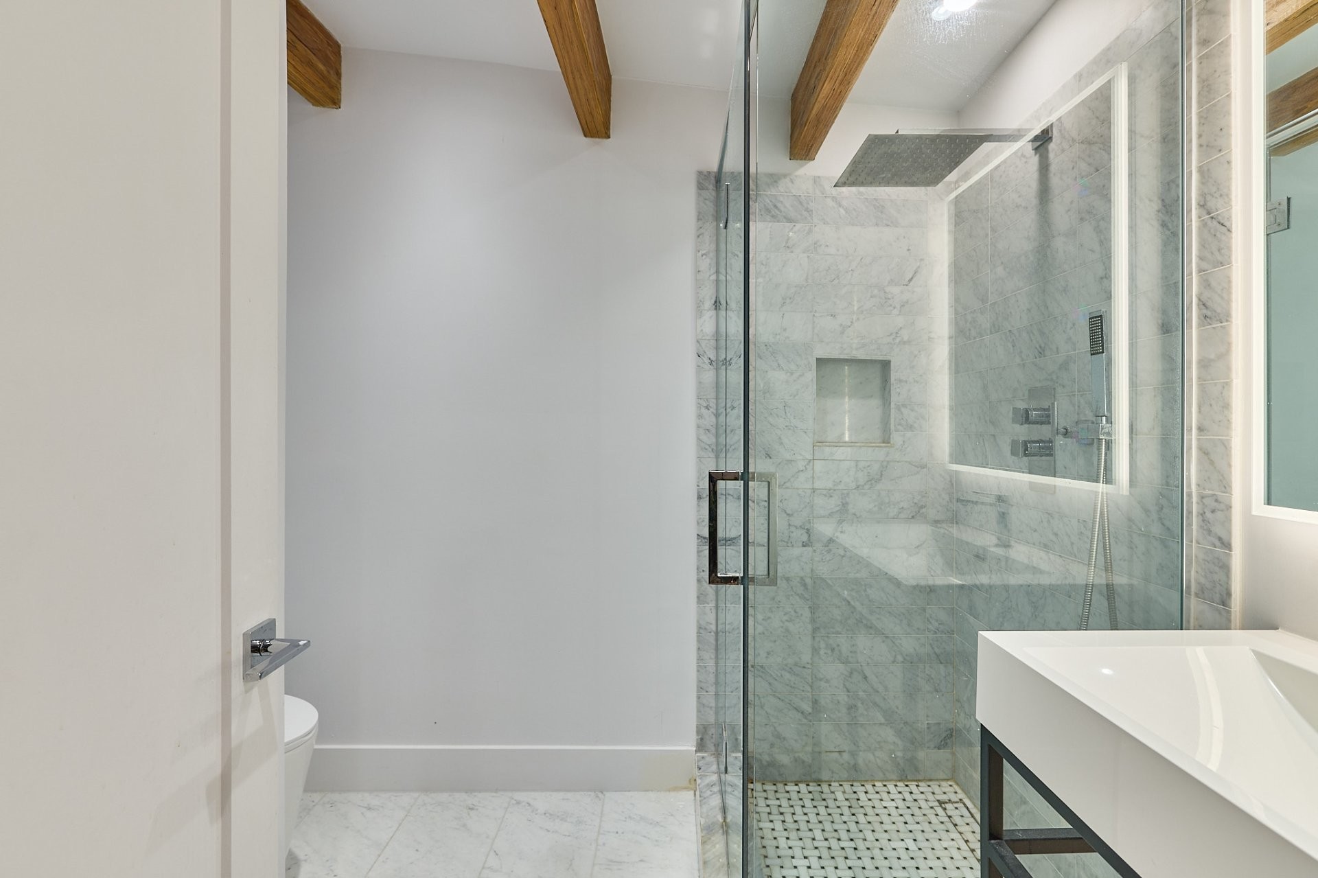 









737

 - 739


Rue de Versailles

,
Montréal (Ville-Marie),




QC
H3C1Z5

