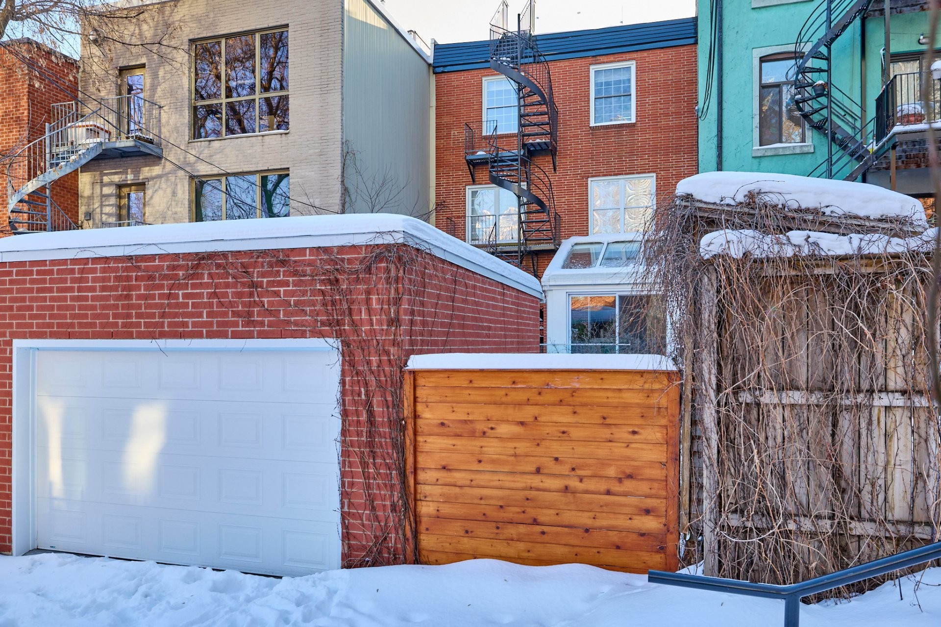 









737

 - 739


Rue de Versailles

,
Montréal (Ville-Marie),




QC
H3C1Z5

