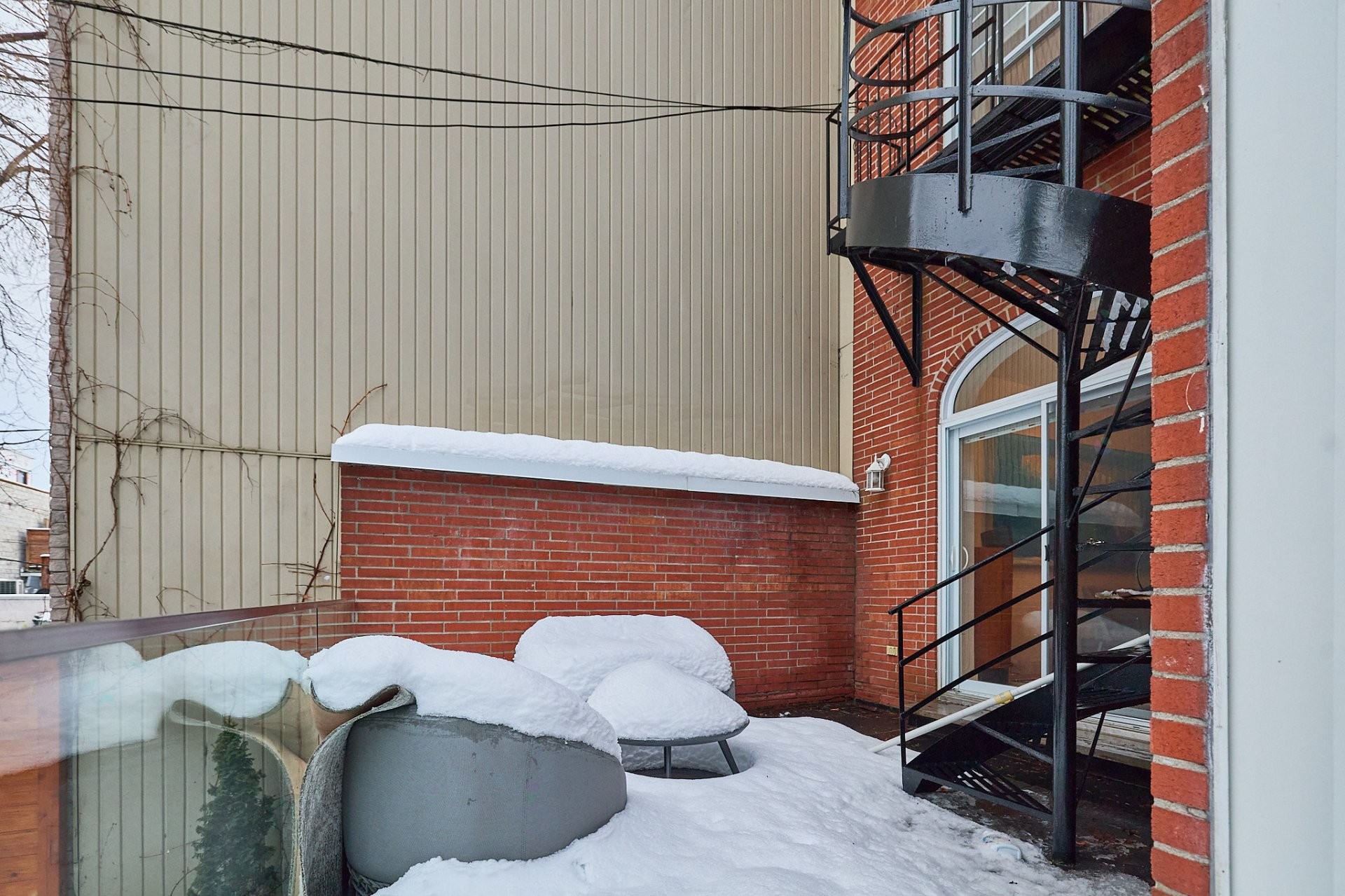 









737

 - 739


Rue de Versailles

,
Montréal (Ville-Marie),




QC
H3C1Z5

