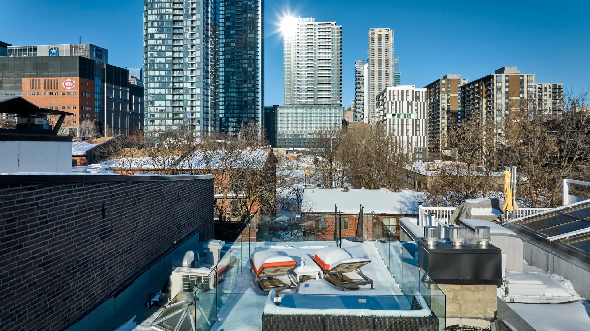 









737

 - 739


Rue de Versailles

,
Montréal (Ville-Marie),




QC
H3C1Z5

