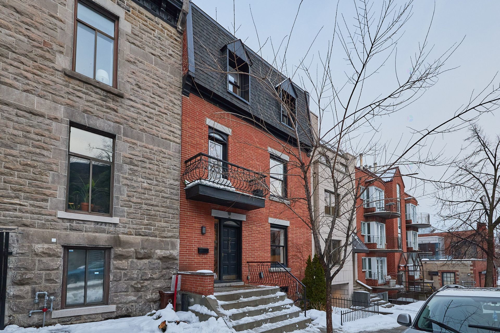 









737

 - 739


Rue de Versailles

,
Montréal (Ville-Marie),




QC
H3C1Z5

