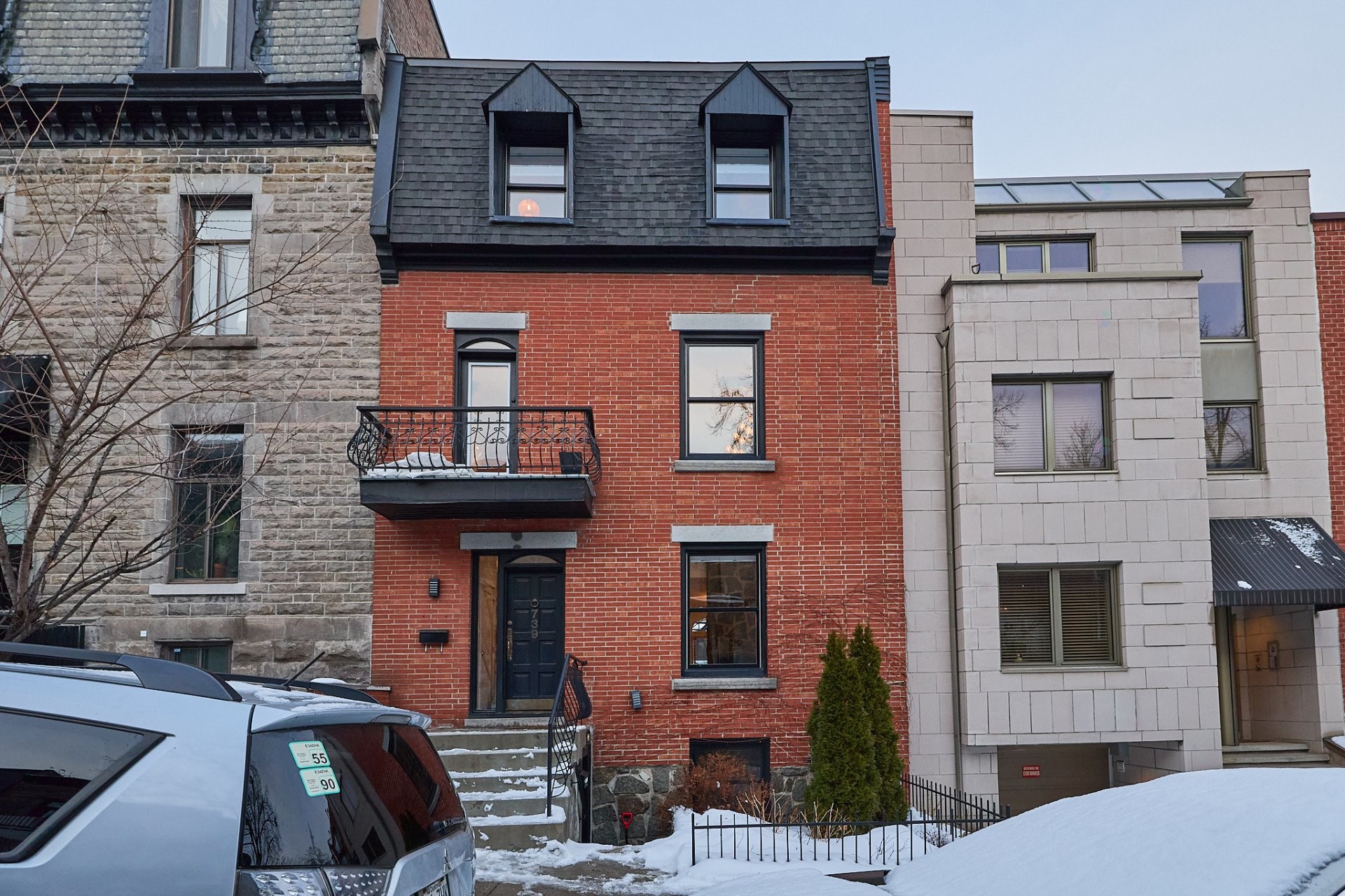 









737

 - 739


Rue de Versailles

,
Montréal (Ville-Marie),




QC
H3C1Z5


