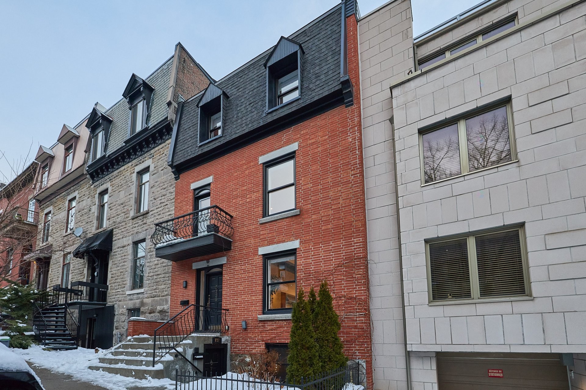 









737

 - 739


Rue de Versailles

,
Montréal (Ville-Marie),




QC
H3C1Z5

