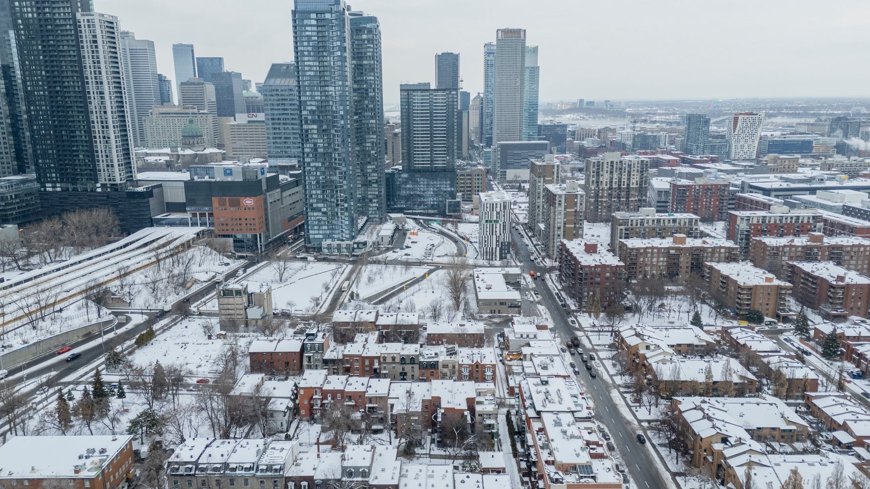 









737

 - 739


Rue de Versailles

,
Montréal (Ville-Marie),




QC
H3C1Z5

