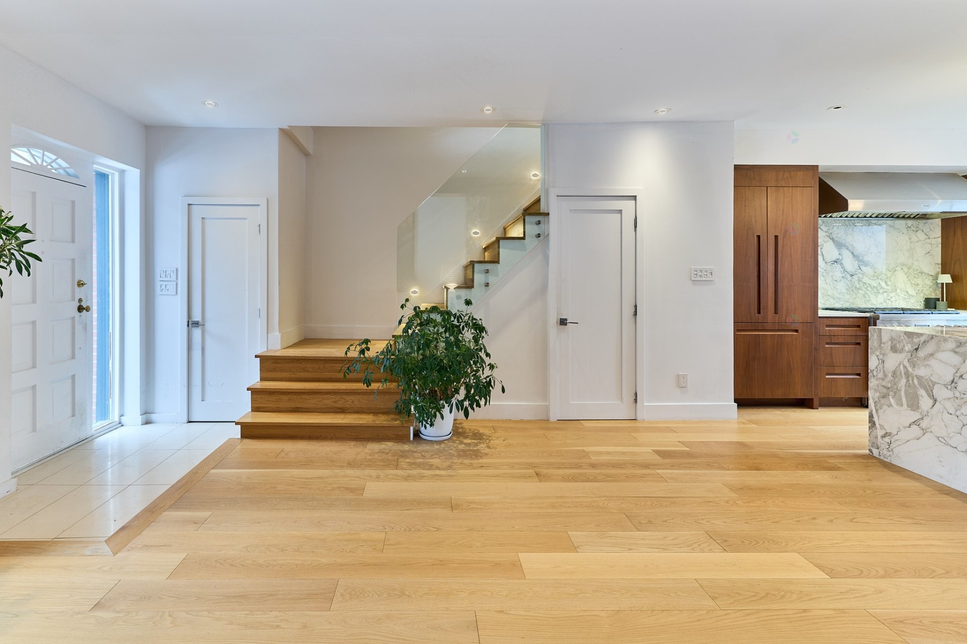 









737

 - 739


Rue de Versailles

,
Montréal (Ville-Marie),




QC
H3C1Z5

