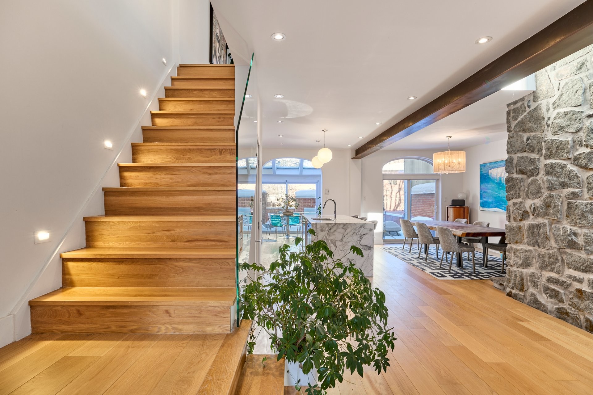 









737

 - 739


Rue de Versailles

,
Montréal (Ville-Marie),




QC
H3C1Z5

