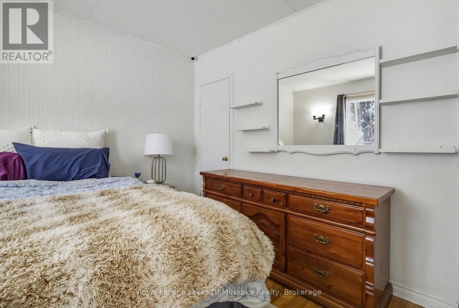 












60 WEST ROAD W

,
Huntsville (Chaffey),




Ontario
P1H1L8

