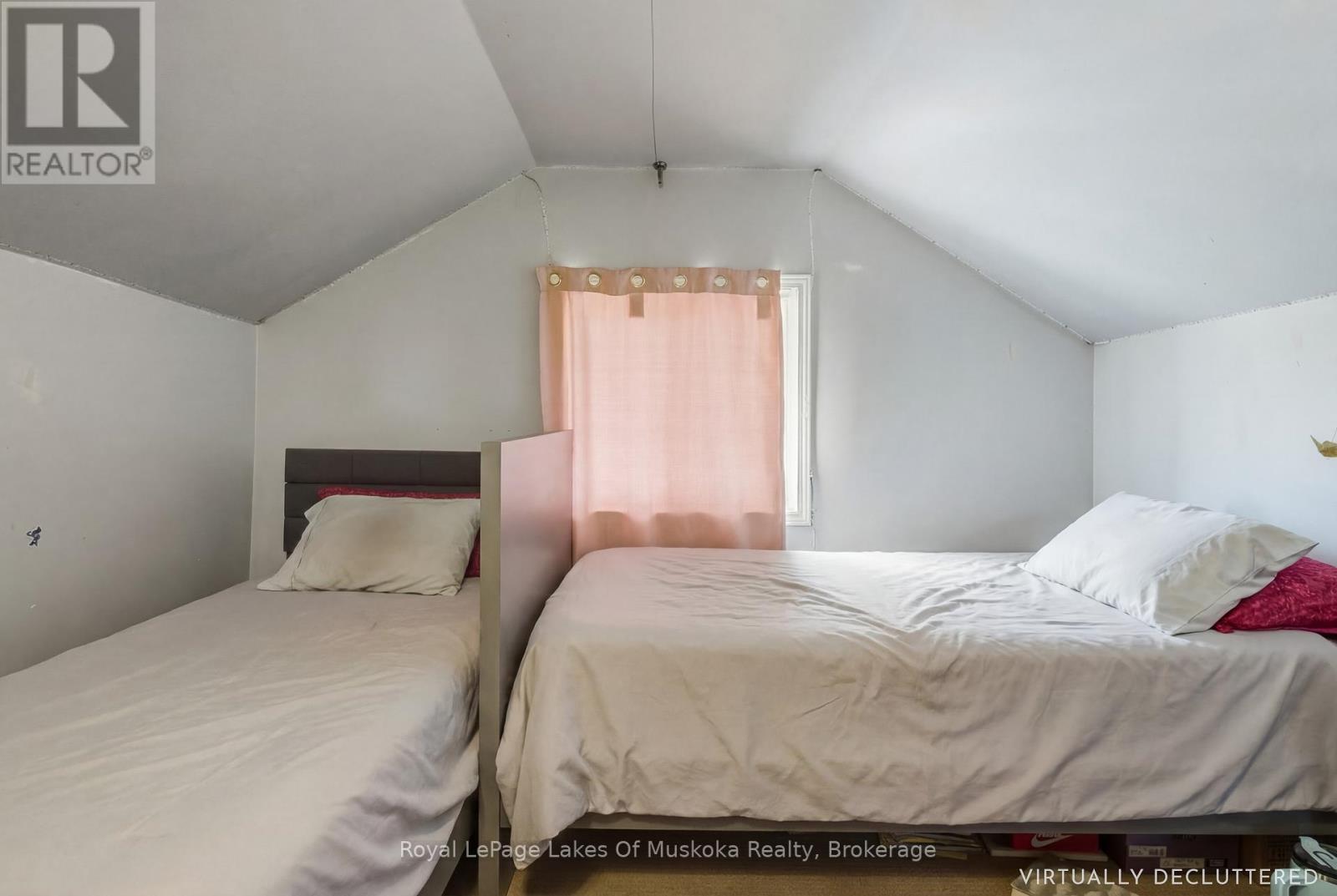 












60 WEST ROAD W

,
Huntsville (Chaffey),




Ontario
P1H1L8

