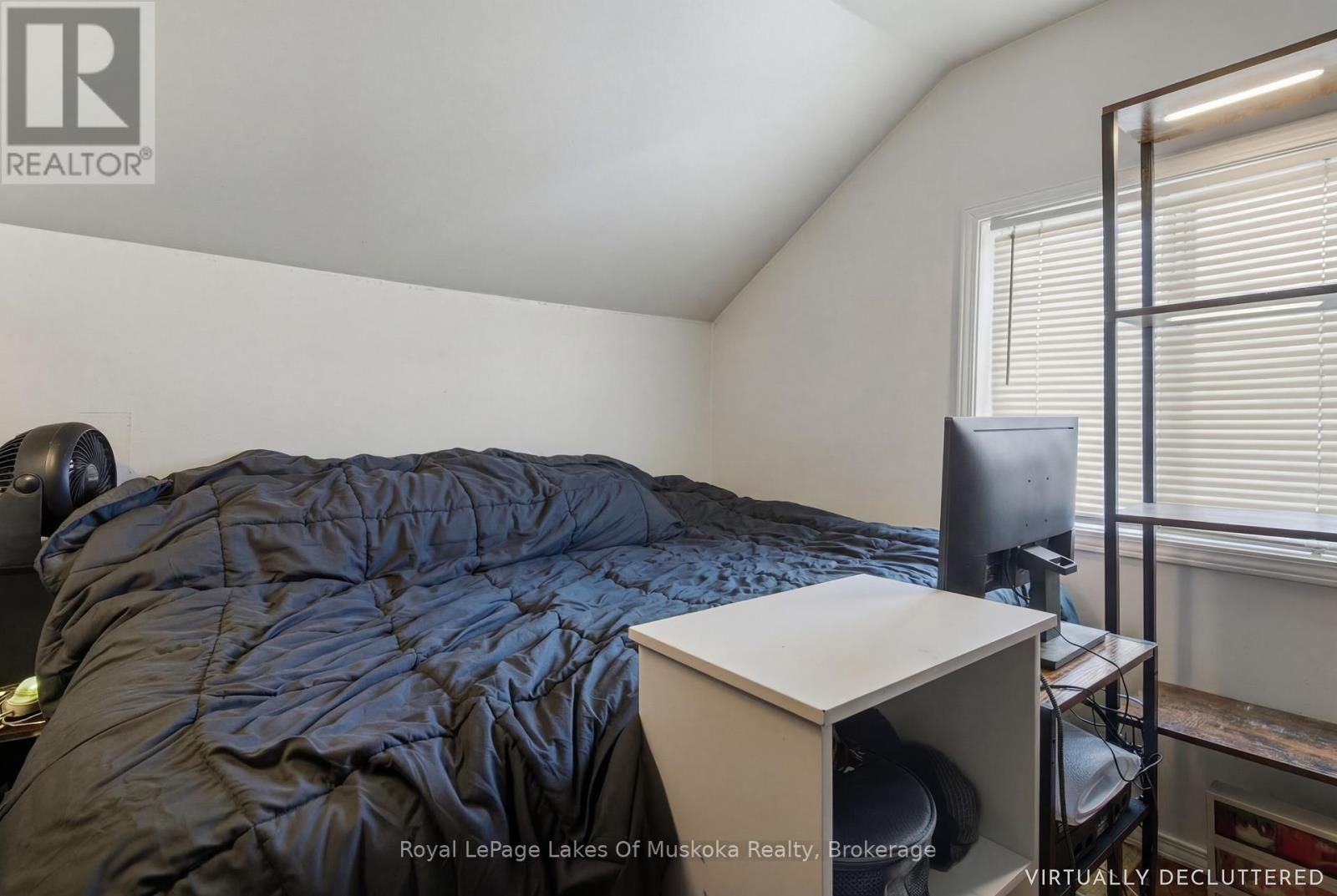 












60 WEST ROAD W

,
Huntsville (Chaffey),




Ontario
P1H1L8

