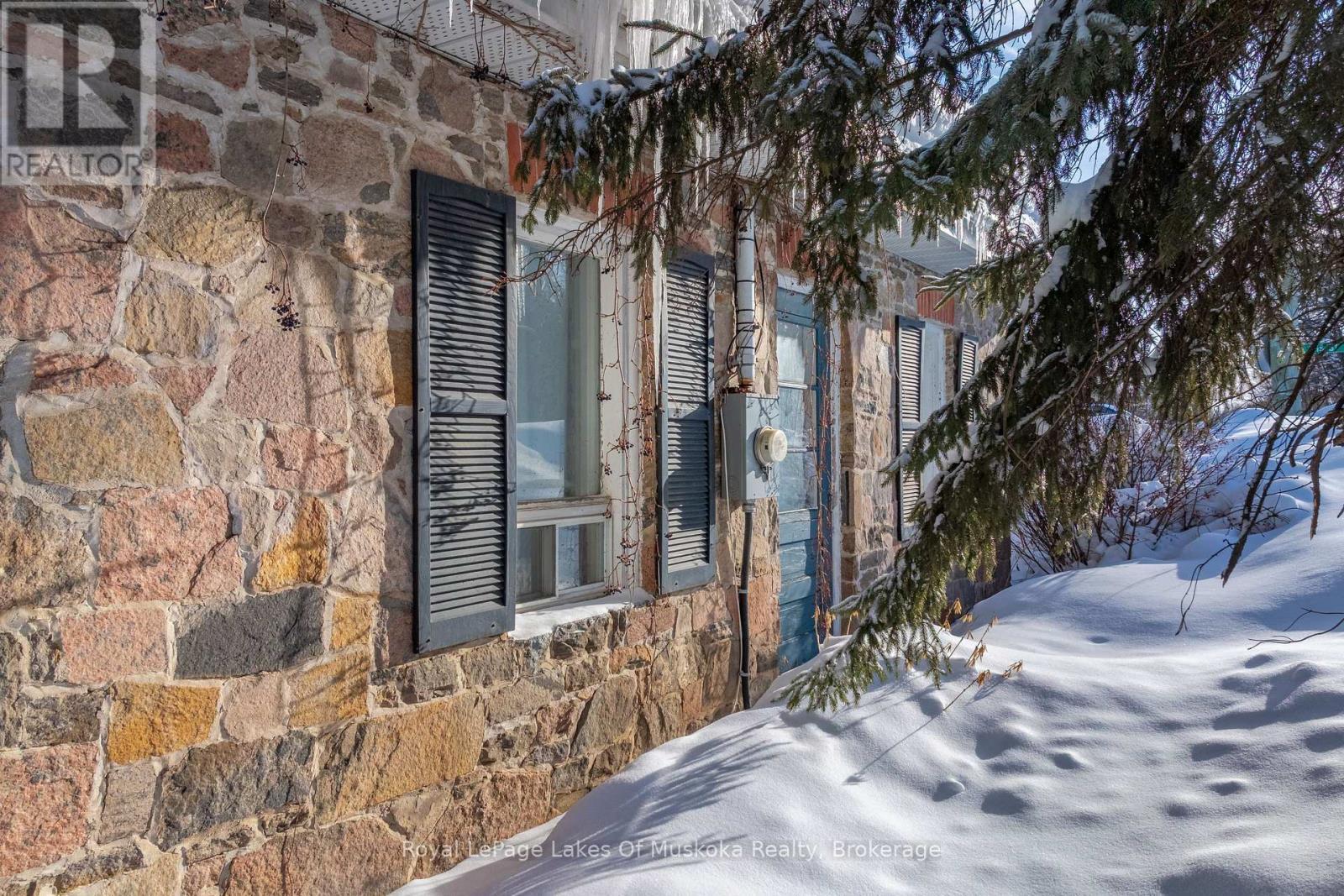 












60 WEST ROAD W

,
Huntsville (Chaffey),




Ontario
P1H1L8

