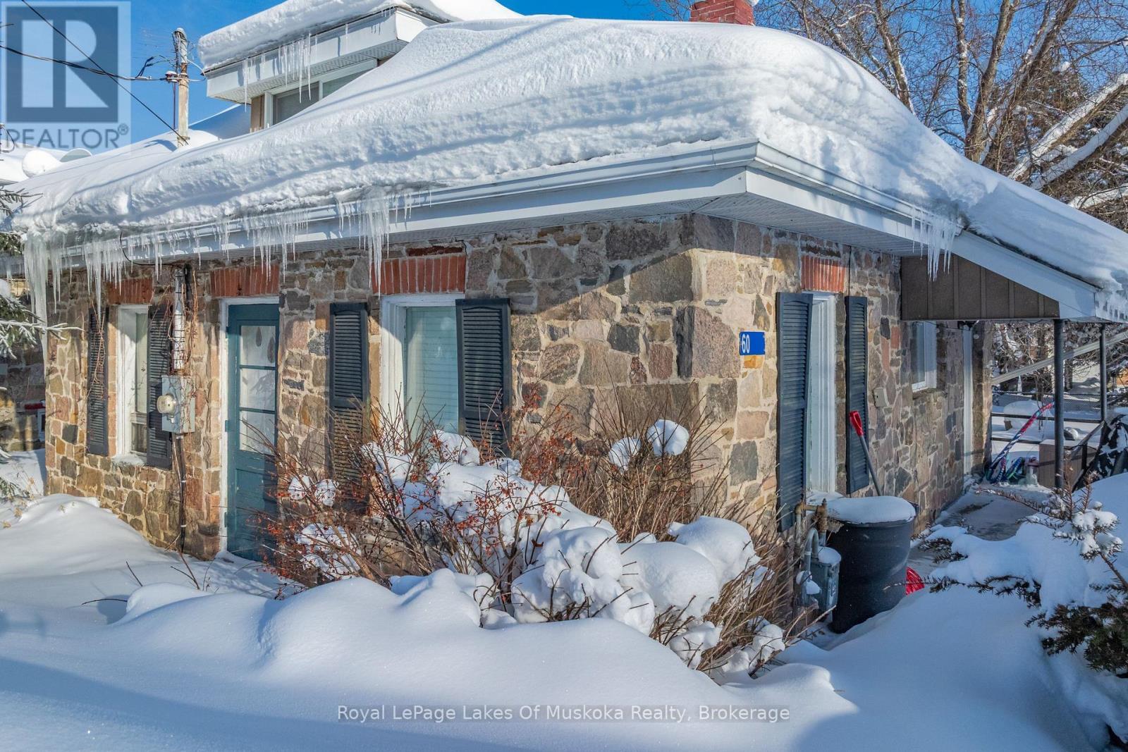 












60 WEST ROAD W

,
Huntsville (Chaffey),




Ontario
P1H1L8

