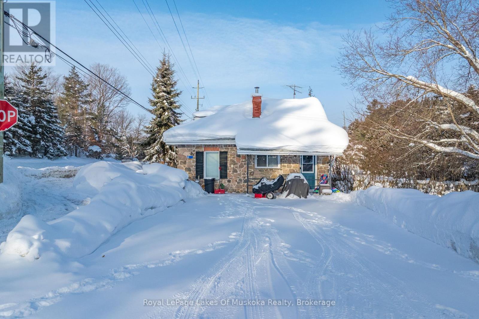 












60 WEST ROAD W

,
Huntsville (Chaffey),




Ontario
P1H1L8

