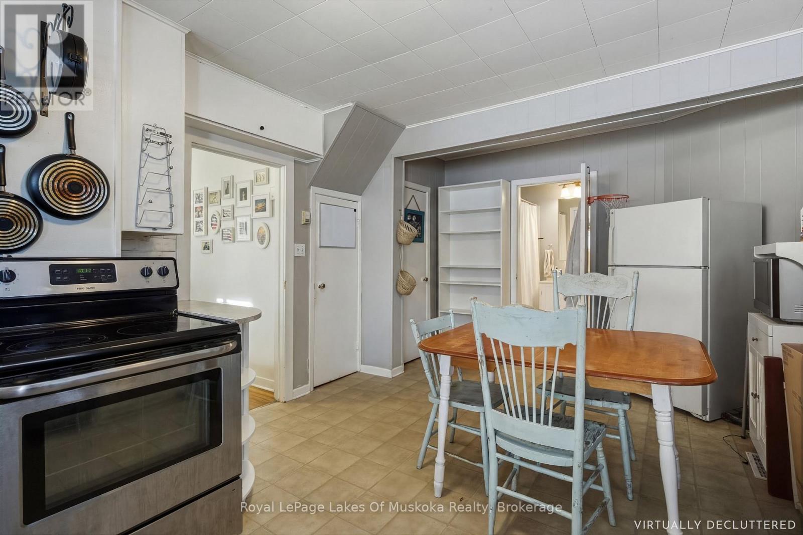 












60 WEST ROAD W

,
Huntsville (Chaffey),




Ontario
P1H1L8

